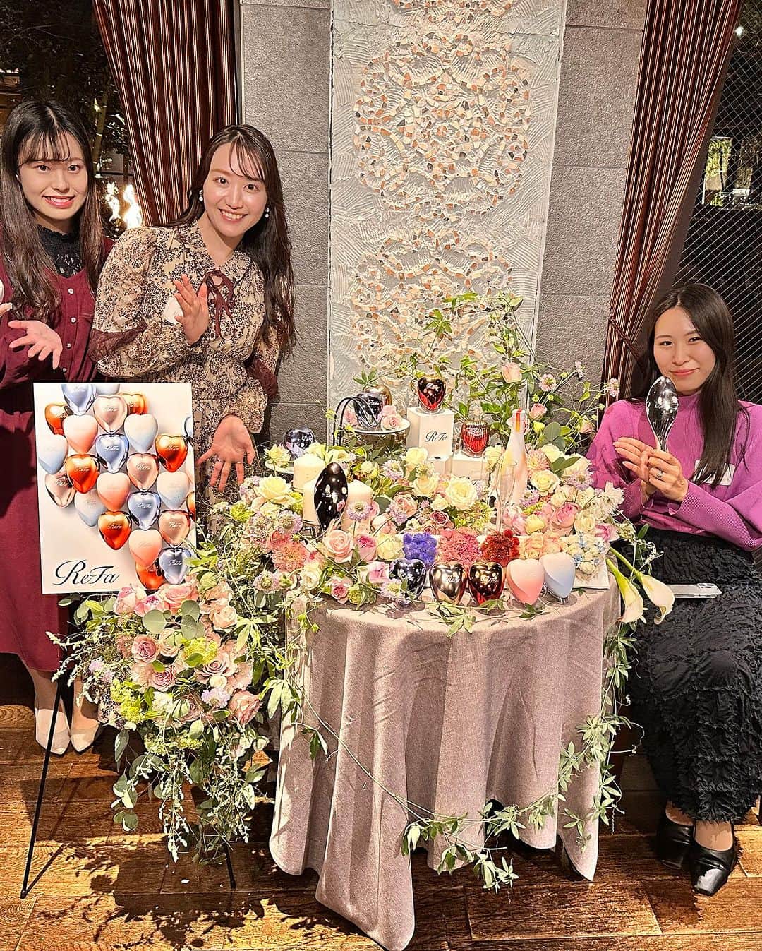 ウェディングソムリエ編集部さんのインスタグラム写真 - (ウェディングソムリエ編集部Instagram)「✍️ウェディングソムリエエキシビションEXTRA NAGOYA  レポート♡  先日名古屋にて開催した、#ウェディングソムリエエキシビション　  東京開催のスピンオフとして約50名の花嫁さまをご招待しました✨  東京ではブランドブースを花嫁さんが回るスタイルでしたが、名古屋ではブランドが花嫁さんのテーブルを回るスタイルで開催♡  空き時間は花嫁同士の交流を楽しんでいただきました👰‍♀️✨  会場となったのは、名古屋ではあまりにも有名な結婚式会場「ザ・カワブン・ナゴヤ」  名古屋駅から車で５分という都心にありながら、一歩入ると 特別感や非日常感を感じられる雰囲気。  名古屋で最古の料亭「河文」の旧座敷跡で 400年の歴史を受け継ぐこの会場。  徳川家の料理を担っていた河内屋文左衛門さんが 創業した料亭という経緯もあり、お料理の美味しさも大きな魅力なんだそう🕊️  伝統を感じつつも、洗練されたモダンな雰囲気と おもてなしがとても素敵な会場でした！  ザ・カワブン・ナゴヤは、Plan・Do・Seeが運営しているので、 結婚式では多くの花嫁様が一度は着てみたい！と憧れる  ”ザ・トリート・ドレッシング” の衣装が着れるのも魅力✨  公式ウェディング インスタグラムには、コーディネートやヘアメイク、その他花嫁準備のヒントがたっぷり。ぜひフォローとチェックをしてみてくださいね。  @thekawabunnagoya_wedding  ┈┈┈┈┈┈┈┈┈┈┈┈┈┈  また名古屋開催では、 以下の7ブランド様が登場♡  📍ReFa ReFa HEART BRUSH @refa_mtg  📍BYKARTE ヘアケア ホームケア/サロンケア @hoyu_professional  📍森永乳業 ミライPlusプロテイン  📍POLA B.AグランラグゼⅣ / B.A ローションイマース @pola_official_jp  📍PIETRO A DAY スープ・ギフト @pietro_a_day  📍SWATi SWATi BATH PEARL(S) @swati_official  📍時期別葉酸サプリ mitas series 妊活期向けの葉酸サプリmitas  @mitas.series  花嫁様へ素敵なプレゼントをご提供いただきました！  今回、スピンオフとして急遽決定し数日間しか応募期間がなかったにも関わらず定員を大幅に超えるご応募が😳  ご当選された幸運なみなさん、おめでとうございました♡ 素敵なプレゼントの数々、ぜひお役立てくださいね。  ┈┈┈┈┈┈┈┈┈┈┈┈┈┈  #ウェディングソムリエエキシビション #plandosee  #トリートドレッシング  #名古屋花嫁  #カワブン花嫁   ┈┈┈┈┈┈┈┈┈┈┈┈┈┈  ⳹ TOPICS ⳼  📍第30期ウェディングソムリエアンバサダー 現在エントリー受付中♡ 詳細&応募はハイライト[ アンバサダー ]から  *:.,.:*:.,.:*:.,.:*:.,.:*:.,.:*:.,.:*:.,.:*:.,.:*:.,.:*:.,.:*:.,.:* .  サイトは[ウェディングソムリエ ]で検索 🔎http://www.jadorewedding.com プロフィール欄の🔗Linkからもとべます。  ウェディングソムリエは、 人生でその時しかできない 特別な体験を提供するメディアです♡  #花嫁 #プレ花嫁 #卒花 #全国のプレ花嫁と繋がりたい  #ウェディングソムリエアンバサダー #ウェディングソムリエ  #結婚式 #ウェディング #ウェディングドレス #花嫁美容」10月30日 17時05分 - jadore_wedding