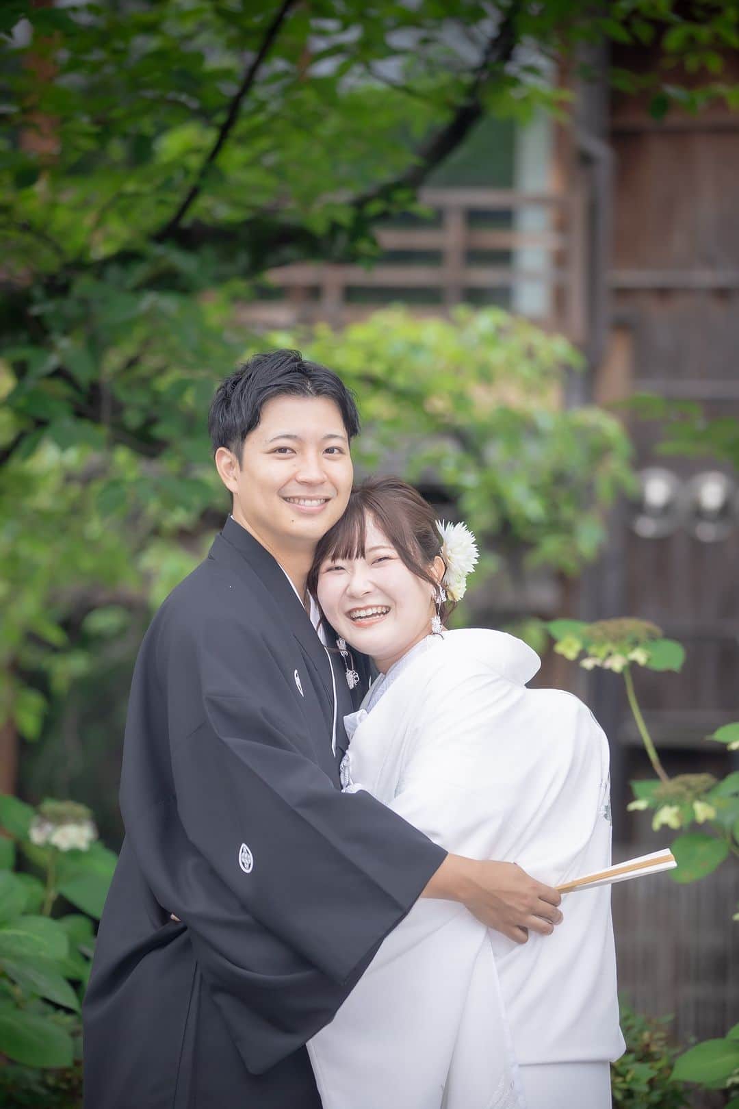 【公式】小さな結婚式さんのインスタグラム写真 - (【公式】小さな結婚式Instagram)「. @petit.wedding をフォローしてね♩ #小さな結婚式 をつけてのお写真投稿も大歓迎です♡ こちらの公式IGでリグラムさせていただきます＊ . 京都の風情ある街並みを背景にした一枚は まるで古き良き時代の日本に タイムスリップしたかのような一枚に✨ . >>#小さな結婚式京都店 . ——————— #petitwedding #ラヴィファクトリー #前撮り #結婚式 #プレ花嫁 #卒花 #家族婚 #少人数結婚式 #ウェディング #wedding #bridal #weddingdress #花嫁 #挙式 #結婚式準備 #式場探し #日本中のプレ花嫁さまと繋がりたい #結婚式の思い出に浸る会 #結婚準備 #京都花嫁 #ウェディングフォト #花嫁コーディネート #関西花嫁 #ロケーションフォト #和婚 #和装 #白無垢 #和婚花嫁」10月30日 17時00分 - petit.wedding