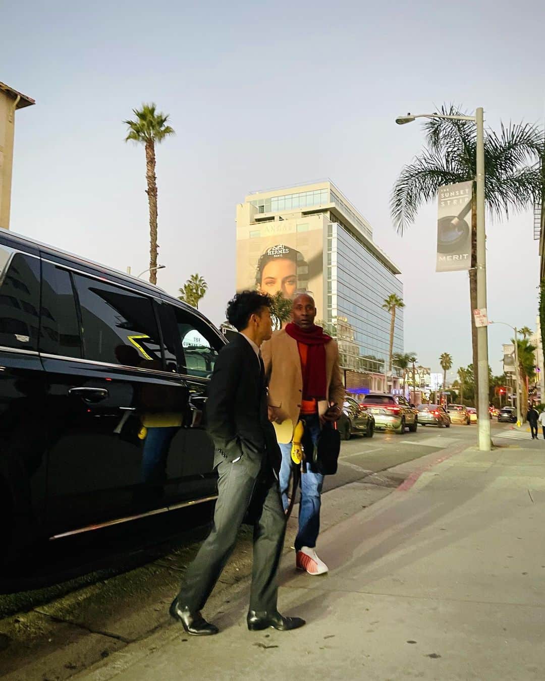 綾部祐二のインスタグラム：「Back in LA🌴🌴」
