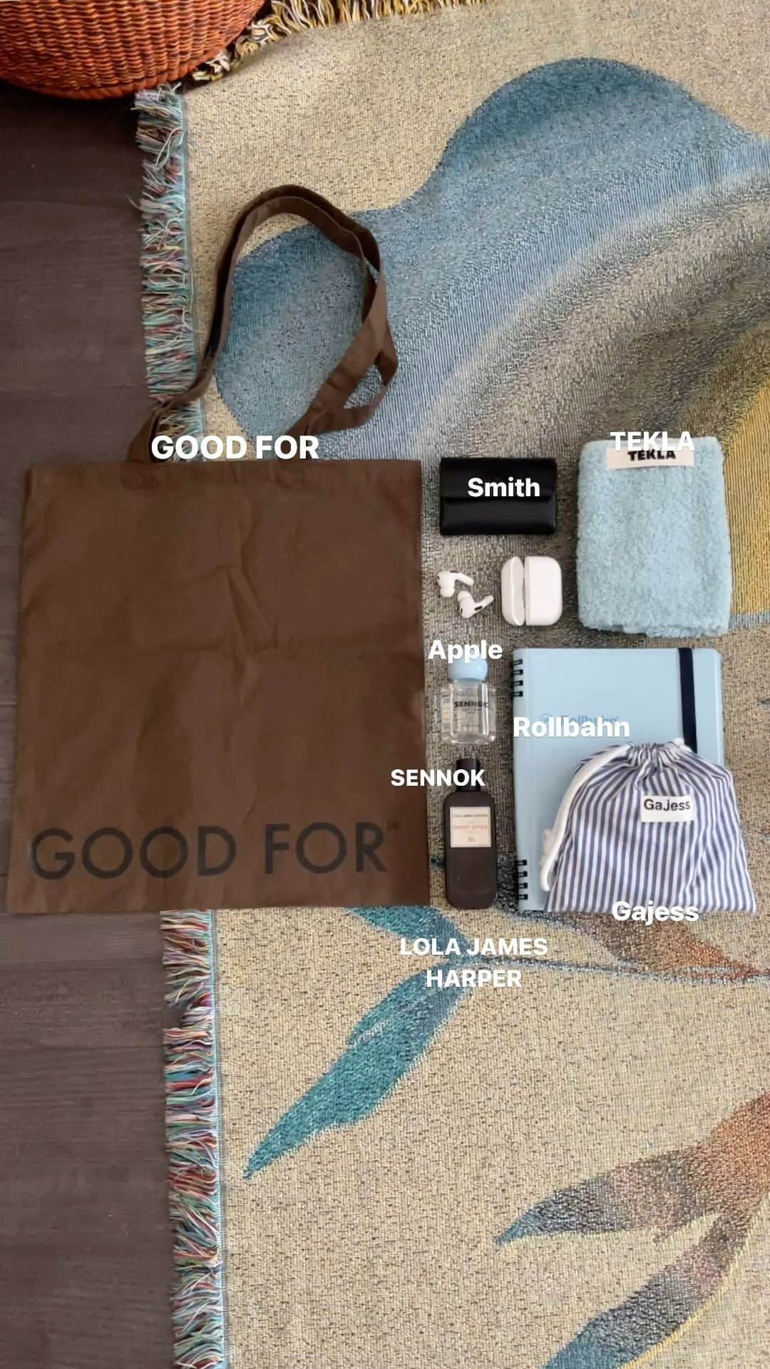 のインスタグラム：「Brown × Light blue」