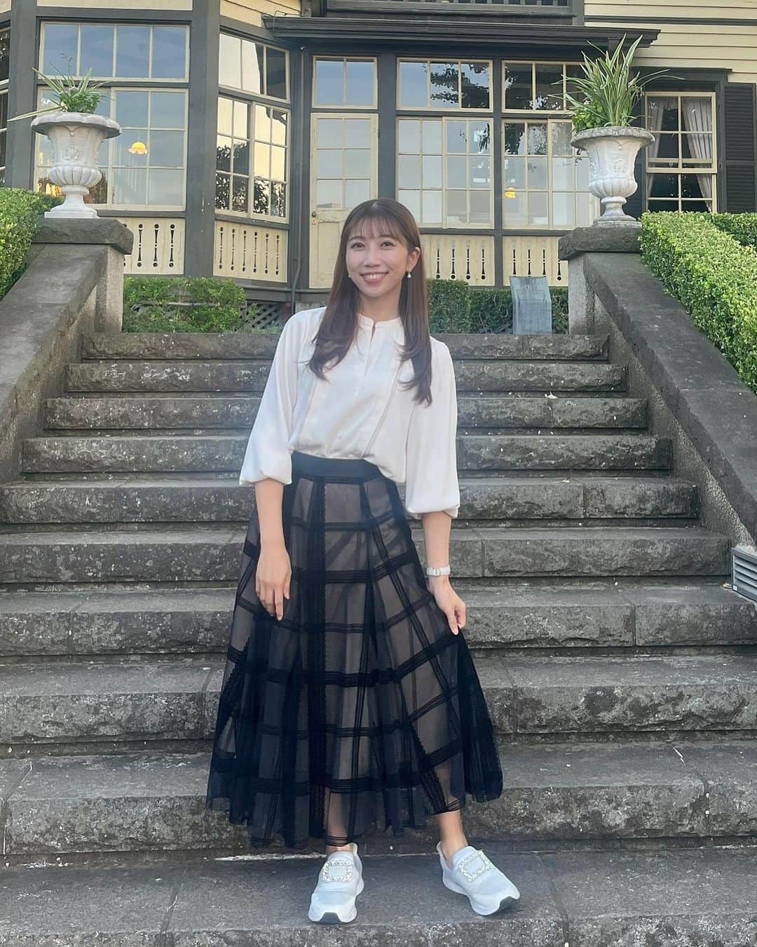黒田菜月さんのインスタグラム写真 - (黒田菜月Instagram)「今月もあと２日🎃頑張りましょう👻 #気象予報士 #フリーアナウンサー #セントフォース #中継 #横浜 #山手西洋館 #外交官の家 #ハロウィン飾り付け」10月30日 11時40分 - nyaaatsuki_krd