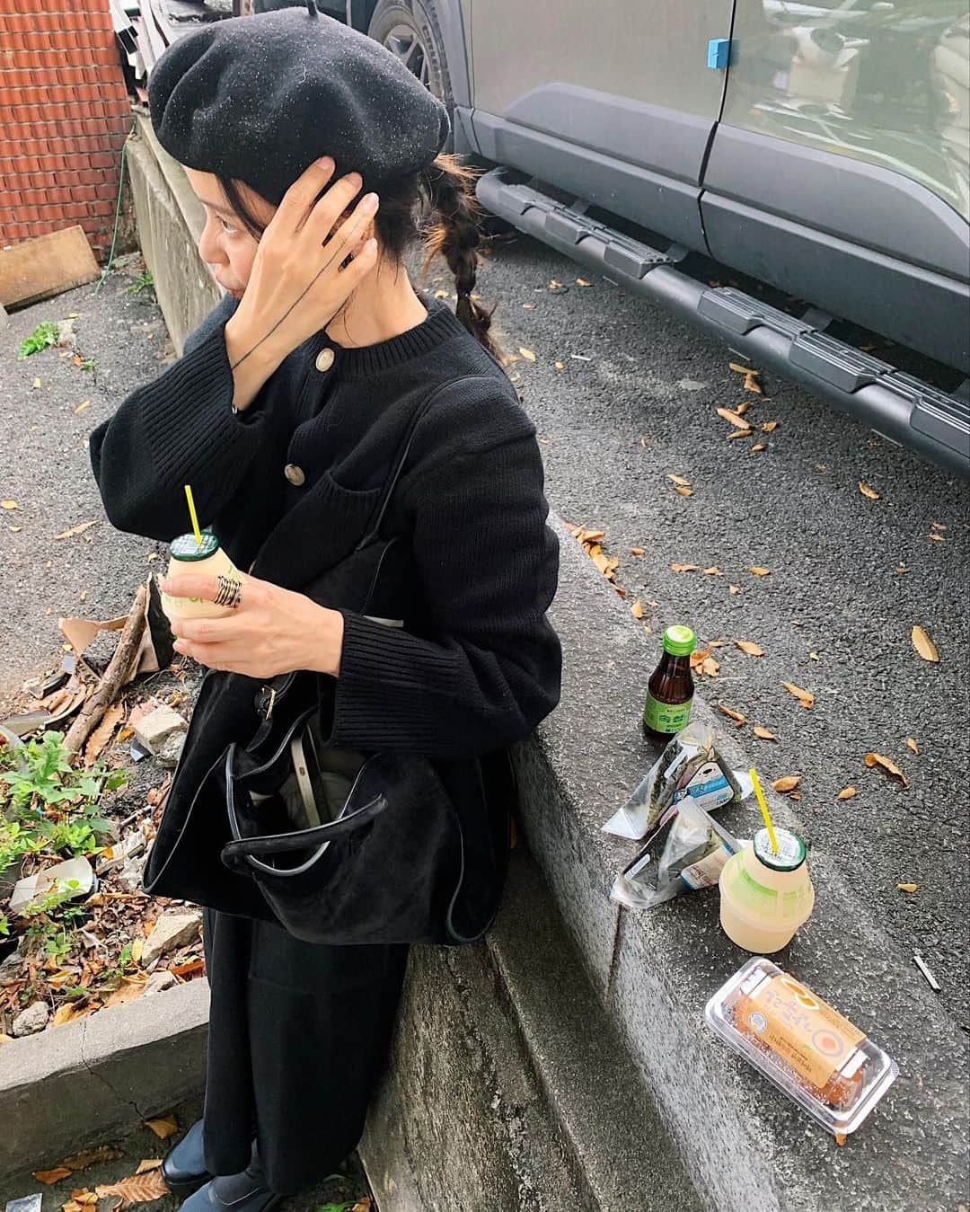 nanaさんのインスタグラム写真 - (nanaInstagram)「니트 to 니트 🖤🤍🖤」10月30日 11時43分 - luv__ribbon