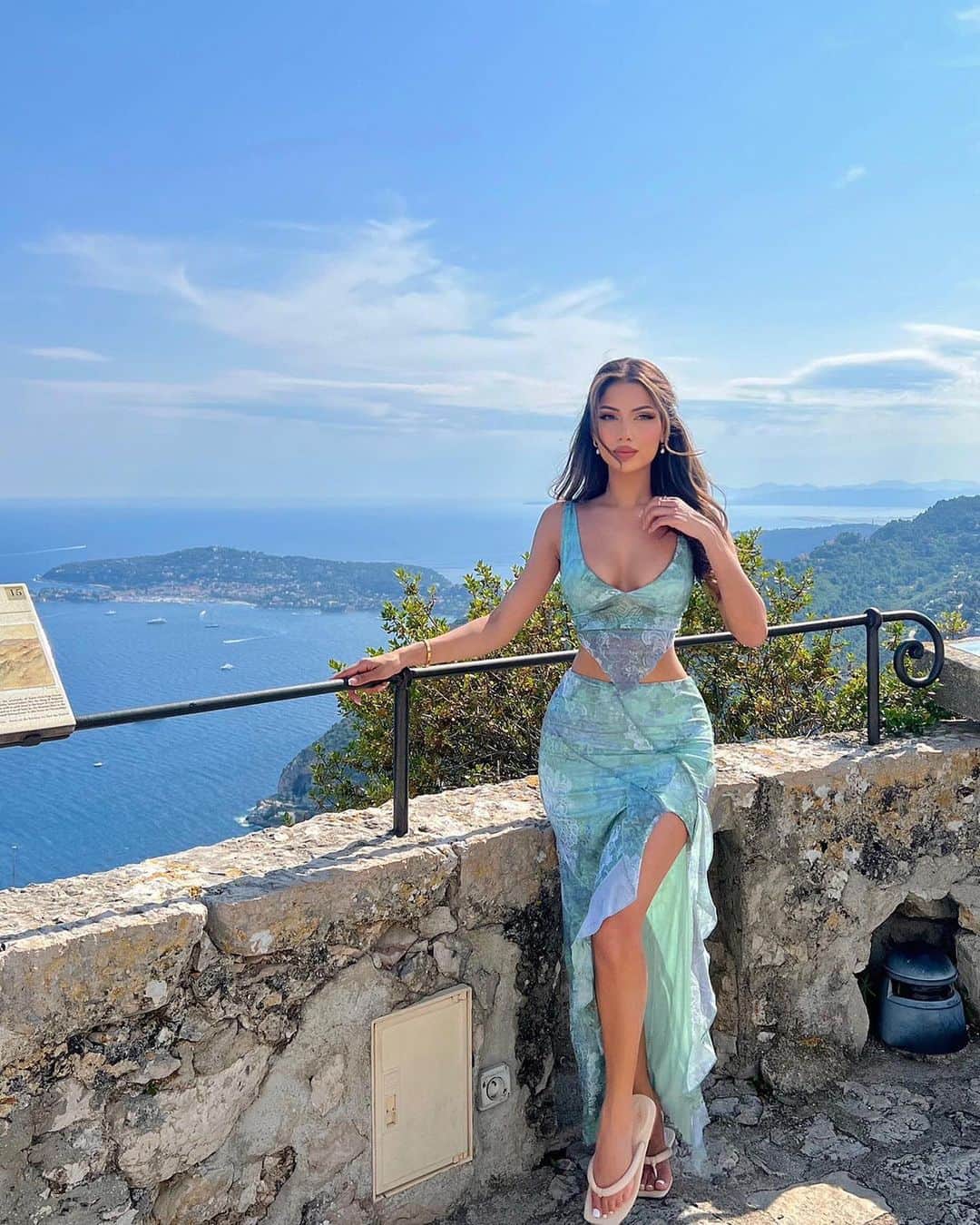 tiger Mistのインスタグラム：「Turn heads in the Theo Top + Maxi Skirt. As seen on, @makeupbyalinna 🤍」
