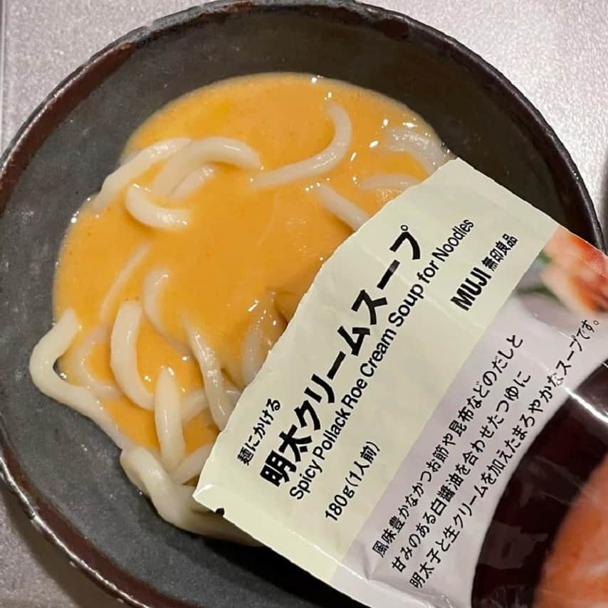 無印良品さんのインスタグラム写真 - (無印良品Instagram)「だしが効いたまろやかな味わい。『麺にかける 明太クリームスープ』 - 風味豊かなかつお節や昆布などのだしと、甘みのある白醬油を合わせたつゆに、明太子と生クリームを加えたまろやかなスープです。あたためて麺にかけるだけで、満足感のある1品に。  お好みで海苔をのせたり、ネギをのせたりするのもおすすめです。  他にも、『牛すじカレースープ』や『味噌煮込みうどんスープ』などの味わいを揃えました。  ▼商品名・価格（消費税込み） 麺にかける 明太クリームスープ　320円 麺にかける 牛すじカレースープ　350円 麺にかける 味噌煮込みうどんスープ　350円 麺にかける 白胡麻担々ソース　350円  ※価格は2023年10月30日現在のものです - #無印良品 #MUJI #レトルト #うどんスープ #レトルトうどんスープ #うどん #明太クリームうどん #カレーうどん #味噌煮込みうどん #担々うどん」10月30日 12時00分 - muji_global