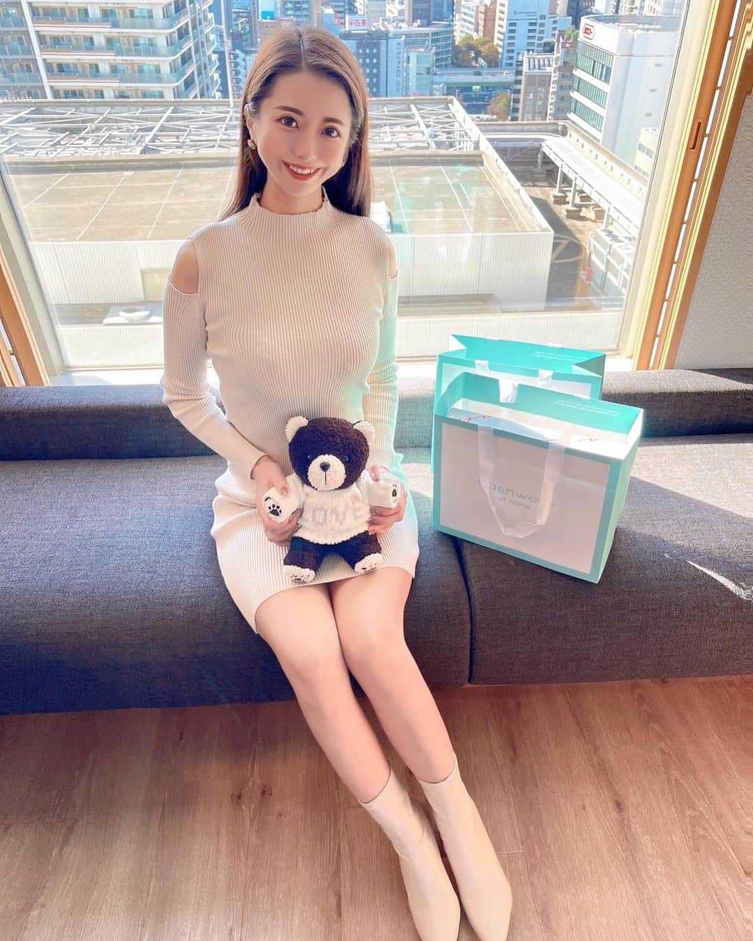 立花セリさんのインスタグラム写真 - (立花セリInstagram)「イエローローズとくまちゃん🧸✨🌟💛✨🌟💛✨🌟💛✨🌟💛✨🌟💛とってもいいお天気😻🌈☁️🫧☆。.:＊・゜」10月30日 12時20分 - celine_dion.jp