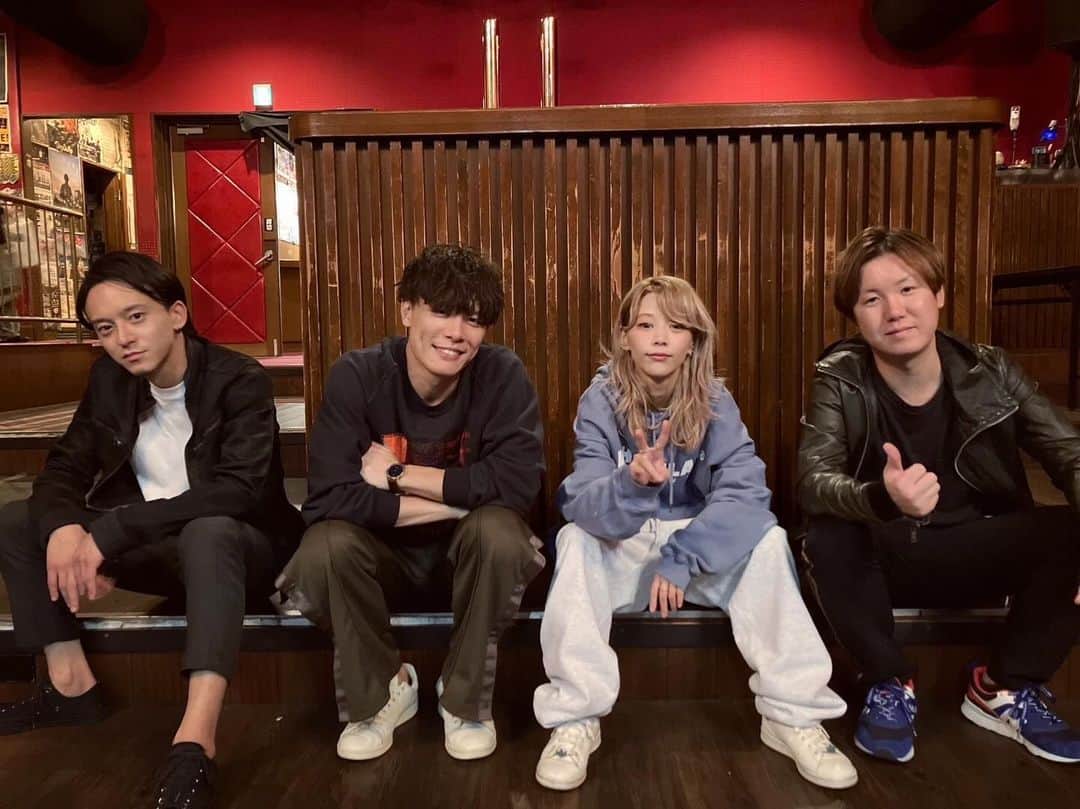 ロザリーナのインスタグラム：「昨日は｢ロザパーリーナイトvol.2｣大阪でした〜  大阪でのライブはコロナで中止になっちゃたぶりだったから、どんな感じになるかわからなくてちょっと不安な部分もあったんだけど、3年ぶりに出迎えてくれたその場所はとても暖かい所でした( ˶ㆆ ㆆ˶)  みんなの声が聴けるのはやっぱり最高だね🤭  来てくれたみなさま 楽しいナイトをどうもありがとう  ロザリーナ、とてもとても、幸せなきもち☺️」