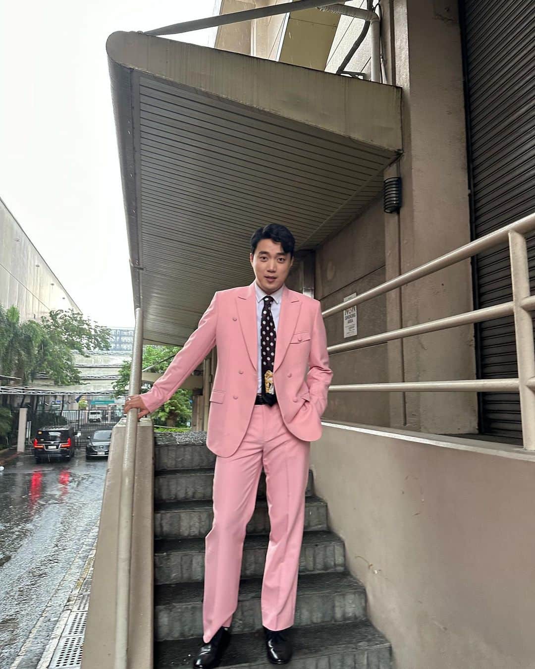 Ryan Bangのインスタグラム：「Hello, Madlang People! Mabuhay! 🫶  Styled by @jowiguzman   #itsshowtime #필리핀」