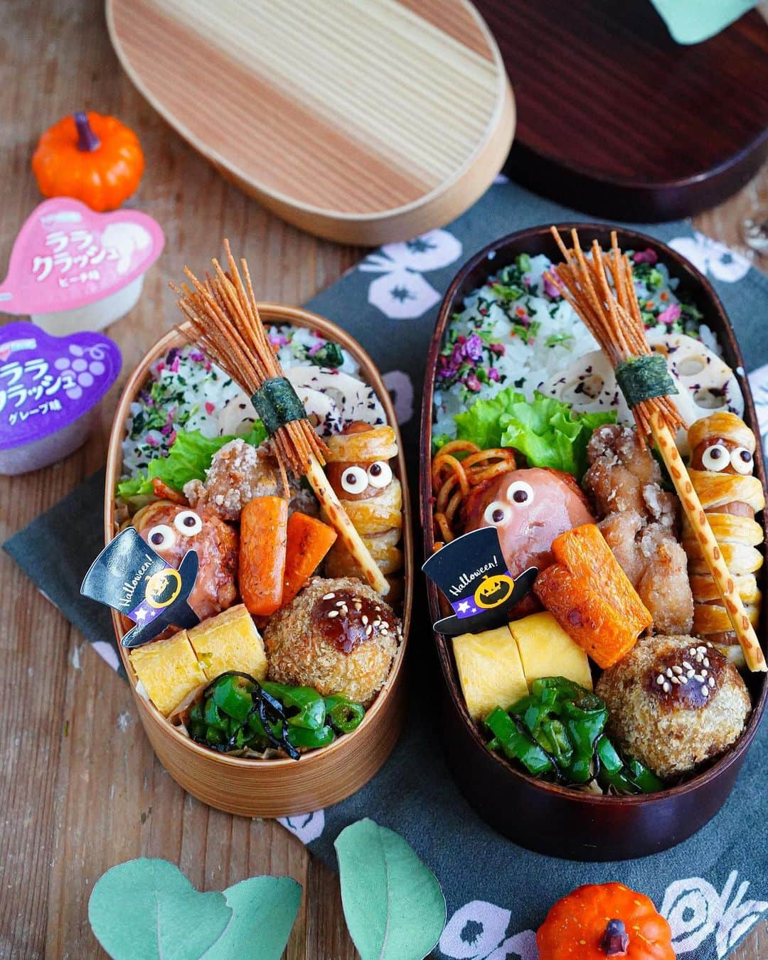 Ayaさんのインスタグラム写真 - (AyaInstagram)「ハロウィン弁当🎃  こんにちは😊  昨日は、次女から親友ちゃんとハロウィンパーティーをしたいと前々からお願いされていたので、その余りでハロウィン弁当にしました🎃  ハンバーグ←昨日のトマトハンバーグから少し味変 唐揚げ ミイラウインナー コロッケ 卵焼き ピーマンのナムル 蓮根のゆかり和え 魔女の箒🧹  昨夜朦朧となりながら、寝る前のイメトレでは🤣、  卵はのりとチーズでぐるぐるにして、 蓮根はガイコツにして、 ピーマンは和風にならないソテーにして…と一応和風にならないなおかずをイメージして寝ましたが、起きたらすっかり忘れていて😂、作り慣れたいつものおかずを作ってました🤣  そんなこんなで中途半端なハロウィン弁当になりましたが、年に1度あるかないかのハロウィン弁当なので記録に👻  ハロウィンは明日ですが、もう、気分は次のクリスマス🤣  ツリーいつ出そうかな🎄  それでは、今週もよろしくお願いします✨  #お弁当#手作り#ハロウィン弁当#お昼ごはん#高校生弁当#旦那さん弁当#ハロウィン#フーディーテーブル#おうちごはんlover#マカロニメイト#ロカリ  #homemade#homemadefood#lunchbox#foodporn#foodie#foodstagram#foodpics#igersjp#Halloween」10月30日 12時36分 - aya_m08