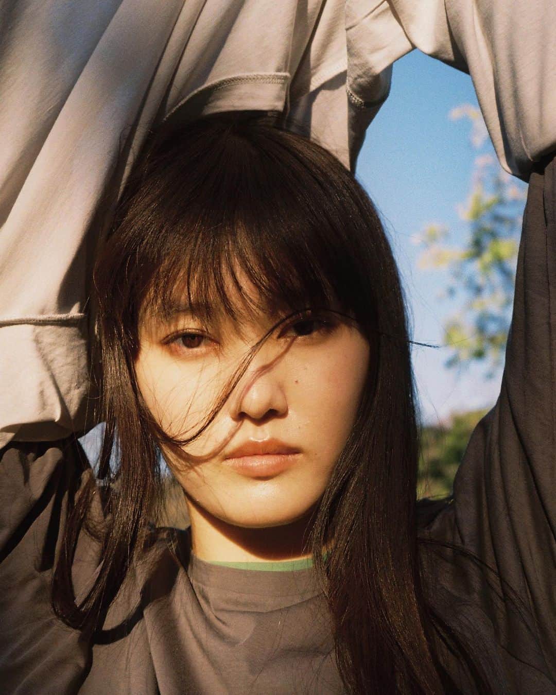 haru.さんのインスタグラム写真 - (haru.Instagram)「森星さんディレクションのﾗｲﾌｽﾀｲﾙｺﾐｭﾆﾃｨ「CITY SHED」がリニューアルということで、期間限定のディレクターとして参加しています🌱〰️⭐︎  今実は渋谷パルコでポップアップショップも開催しているので、遊びにきてください~私がキュレーションしたブランドと、星さんセレクトのアイテムが一緒に並んでるよ  私が最近一緒に制作もしている台湾のmisty fountainのイヤリングとかピアス、めっちゃかわいいからぜひ見て欲しい! 韓国からはフローリストのスミンさんが作っているかわいいgroveモンスターたち、日本のブランドからは天然素材で作られたコスメ、7NaNaturalを紹介させてもらっています🪽City Shedのオリジナルライン「OVOV」のアクセサリーとか、毎日着れそうなアパレルラインもとてもおすすめ 同じフロアの近くに私がよくおすすめしてるCBDブランドのPASOもあるし、PAMMの店舗もあるし(Lᵒᵛᵉ)、4Fはとても充実してます  まだまだ駆け出したばっかりだし、自分がスタートしたものではないというところに正直に言うとものすごく難しさも感じています…でもヒトやモノの繋ぎ役として、星さんの作ったCITY SHED(都会の小屋)に新たな風を吹き込む 最初の扉を開けられたらと思っています🚪⊹  ✰҉҈҉҈҉҈  ビジュアルの撮影では久々に自分でカメラを持って、OVOVのアイテムを纏ったちっぴちゃんを撮影させてもらいました📷 ちぴちゃん、いつもありがとう!!とっても似合ってた~~　 ҈ฺ  ✎＿＿＿  CITY SHED pop up store  @parco_shibuya_official 4F SKWAT 10.25(Wed) - 11.14(Tue) 11:00 ~ 21:00  ✎＿＿＿」10月30日 12時38分 - hahaharu777