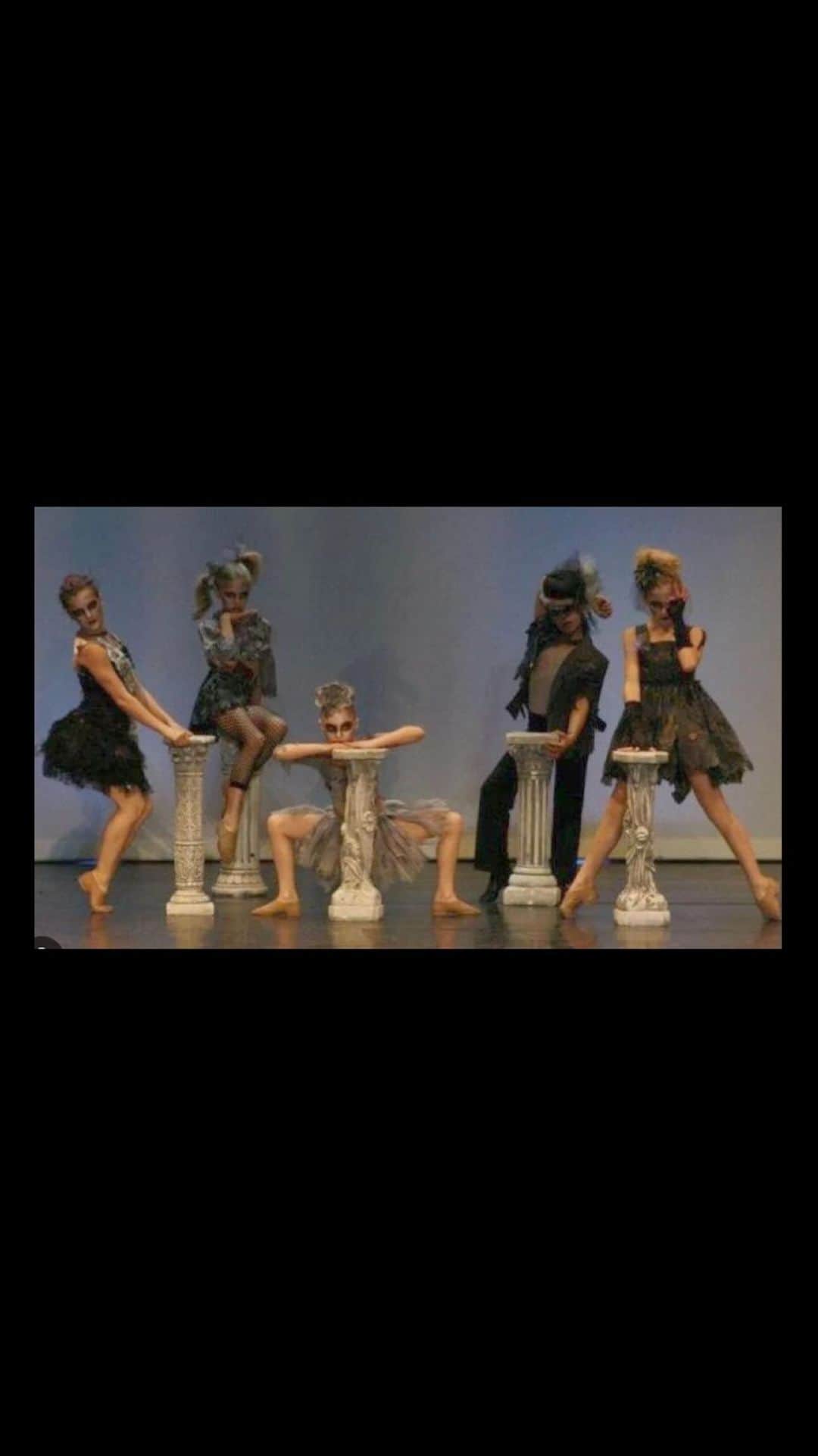 アビー・リー・ミラーのインスタグラム：「#GLAM 🧟‍♀️ who remembers this iconic & spooky routine performed by the #ALDC during Season 2 of #DanceMoms?! #aldcalways #proudteacher #abbyleedancecompany #abbylee #abbyleemiller #giannamartello #aldcpgh #aldcla」