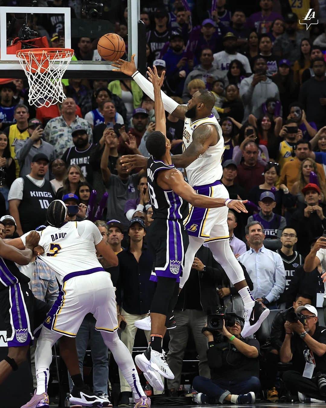 Los Angeles Lakersさんのインスタグラム写真 - (Los Angeles LakersInstagram)「The King sends us to OT! 👑」10月30日 12時39分 - lakers
