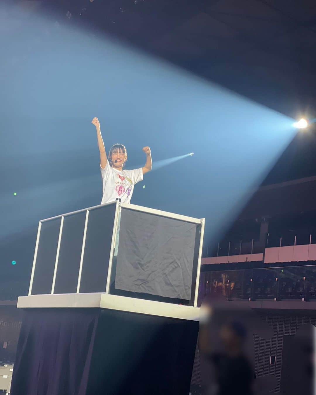 のインスタグラム：「お昼休憩中ー！ みんなはー🤭？  ツアーリハ中の私をお届け🐾💜」