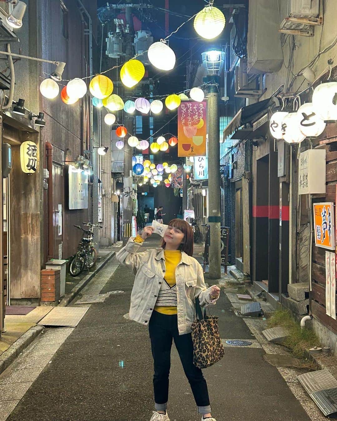 坂口有望さんのインスタグラム写真 - (坂口有望Instagram)「#全国声波 26-34の旅の中で  ①水戸SONIC香ばしい看板の前で ②これのせいで最近宇都宮ナンバー凝視してる ③絵画風、完売御礼横浜ライブ写真 ④岐阜駅前、金ピカの織田さんと ⑤山梨談合坂ショッピングガチ勢 ⑥雰囲気だけで酔えたミヤザキナイト ⑦みんなで食べた鹿児島の炊き肉 ⑧熊本城周辺のマイナスイオン ⑨どの店のネームセンスもかなりいい大分  もう長距離移動も週末のライブの感じも慣れてきて、素直にツアーをたのしめてる感じがします🚢」10月30日 12時44分 - ami_sakagt