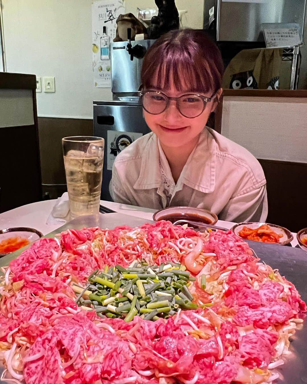 坂口有望さんのインスタグラム写真 - (坂口有望Instagram)「#全国声波 26-34の旅の中で  ①水戸SONIC香ばしい看板の前で ②これのせいで最近宇都宮ナンバー凝視してる ③絵画風、完売御礼横浜ライブ写真 ④岐阜駅前、金ピカの織田さんと ⑤山梨談合坂ショッピングガチ勢 ⑥雰囲気だけで酔えたミヤザキナイト ⑦みんなで食べた鹿児島の炊き肉 ⑧熊本城周辺のマイナスイオン ⑨どの店のネームセンスもかなりいい大分  もう長距離移動も週末のライブの感じも慣れてきて、素直にツアーをたのしめてる感じがします🚢」10月30日 12時44分 - ami_sakagt