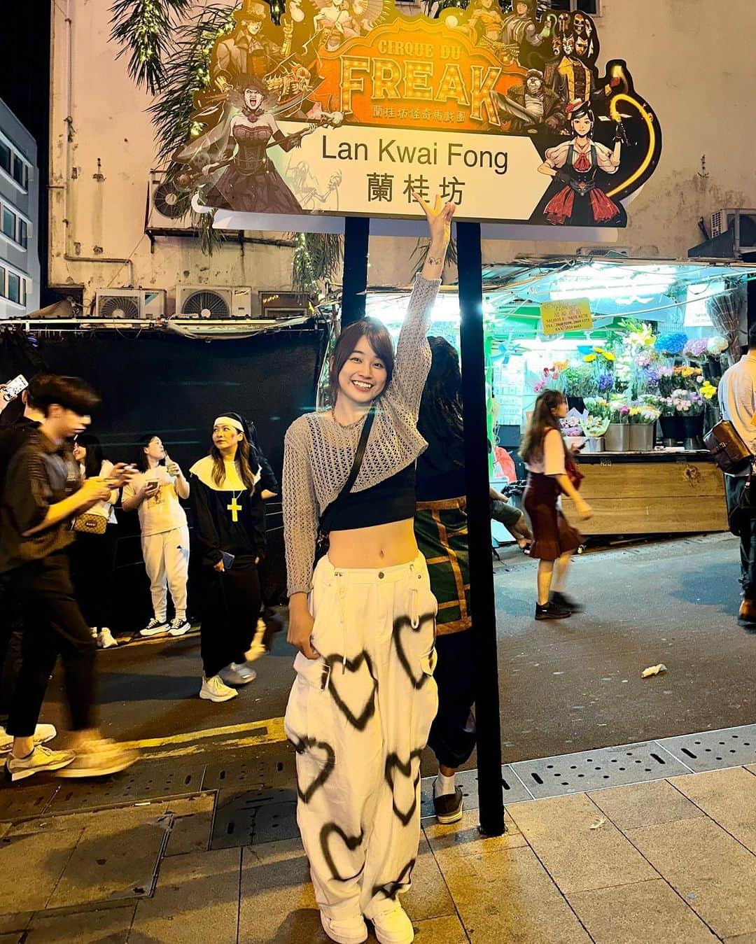 陳伊さんのインスタグラム写真 - (陳伊Instagram)「第一次在香港參加萬聖節🎃 大家都好嗨哦！ @boomeranghkg 好好玩❤️  👕/ @aquastore_tw  👖/ @long__studio」10月30日 12時49分 - bobeyiyi