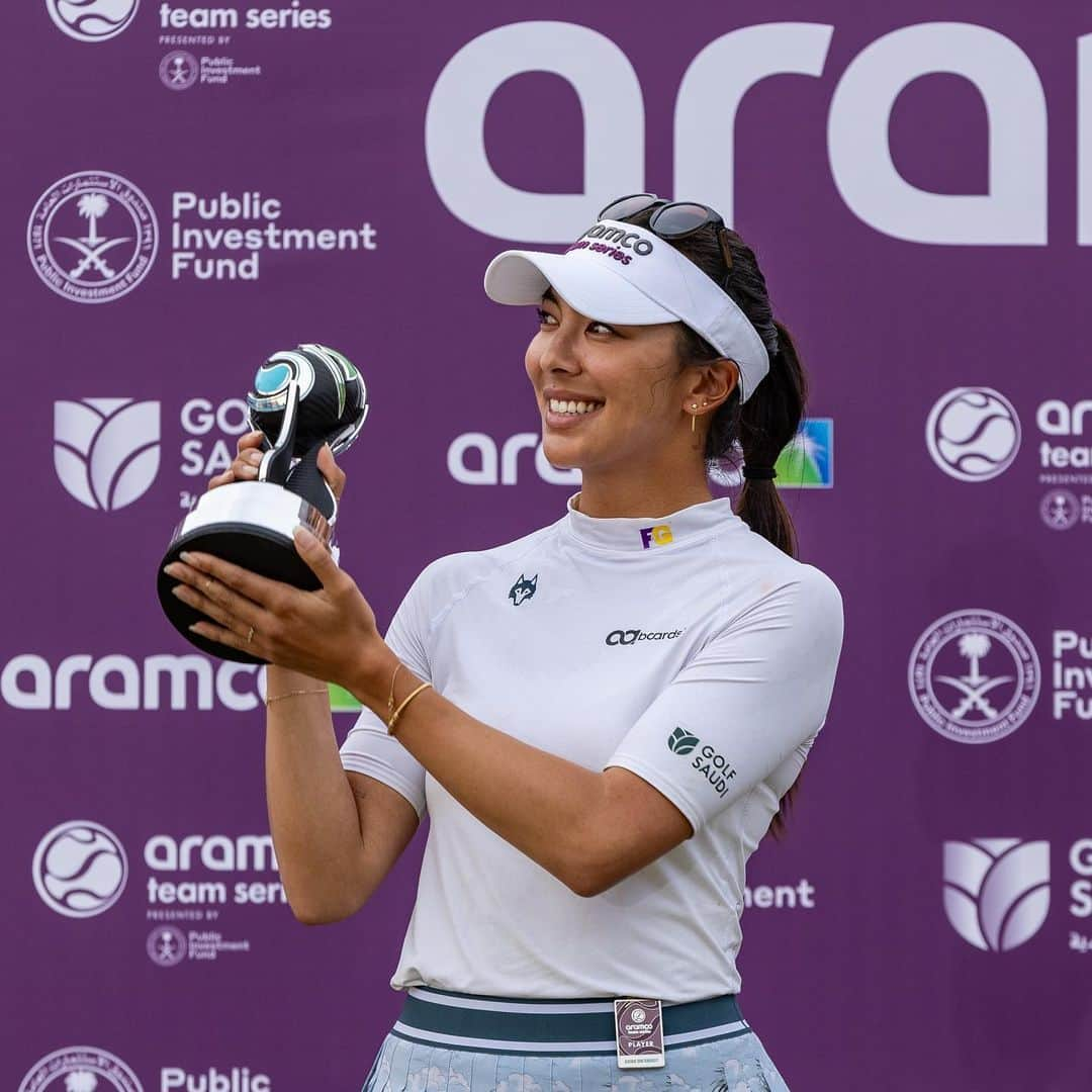 アリソン・リーさんのインスタグラム写真 - (アリソン・リーInstagram)「What an unforgettable week! Second professional win in the books   Thank you @aramcoteamseries for hosting a fun event in Riyadh and setting up the course just for me😉」10月30日 12時53分 - thealisonlee