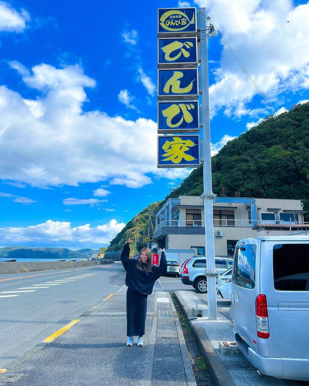 イチサキミキのインスタグラム：「徳島ライブ凄く盛り上がった…✨ ありがとうございます！ そしてまた来てしまった…！！！ 、 徳島…美味しい！！！🥹🩵」