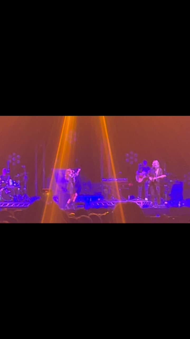 ナタリー・インブルーリアのインスタグラム：「I had so much fun on stage last night at @qudosbankarena  on tour with @thecorrsofficial  Thank you Sydney 💜  #TORN」