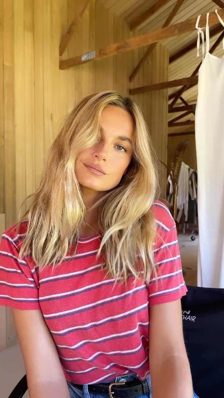 ブリジット・マルコムのインスタグラム：「@ashleapenfold making me look noice today on set 🥹🥰」
