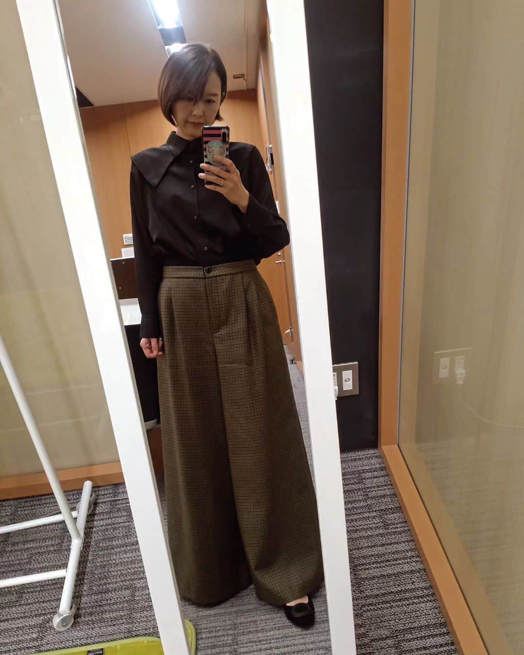 のインスタグラム：「今日はゴゴスマ！です  このシャツの襟が可愛いんです！！  秋ですね〜🍁  #ゴゴスマ #cbcテレビ」