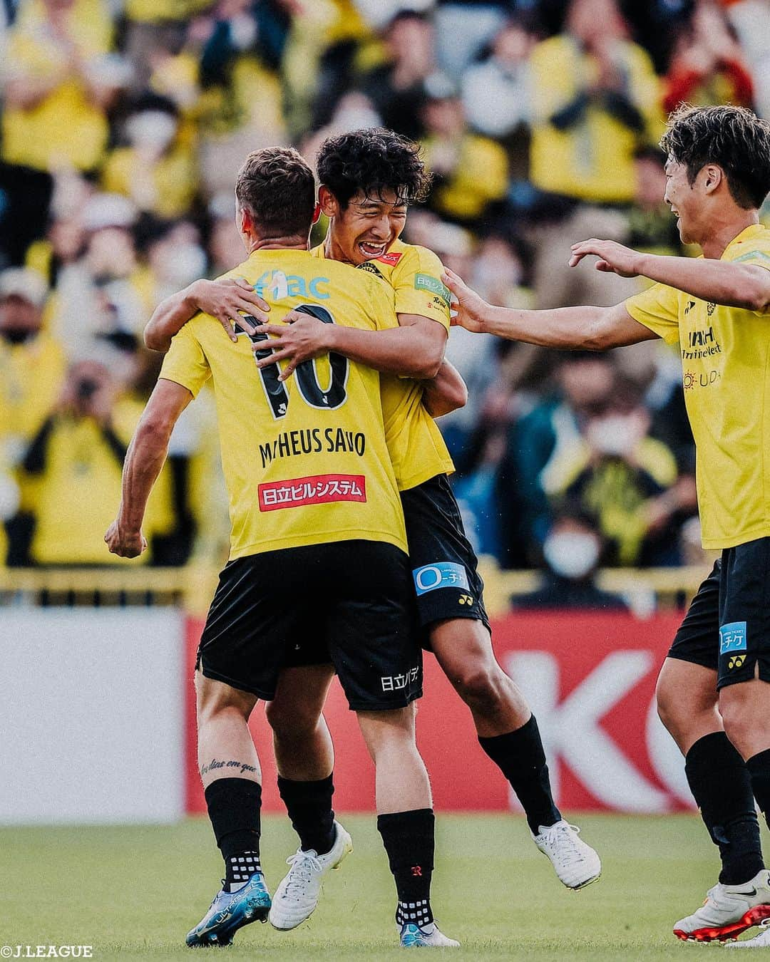 Ｊリーグさんのインスタグラム写真 - (ＪリーグInstagram)「📸𝐉.𝐋𝐄𝐀𝐆𝐔𝐄 𝐏𝐡𝐨𝐭𝐨𝐠𝐫𝐚𝐩𝐡⚽  ∼明治安田生命Ｊ１リーグ第31節∼ 優勝争いは3クラブ、残留争いは5クラブによる激しい争いに🔥 今節の写真をみなさまにお届けします👀  #北海道コンサドーレ札幌 #駒井善成 #横浜Fマリノス #水沼宏太 #宮市亮 #サンフレッチェ広島 #満田誠 #セレッソ大阪 #レオセアラ #アルビレックス新潟 #渡邊泰基 #柏レイソル #山田雄士 #名古屋グランパス #キャスパーユンカー #湘南ベルマーレ #大橋祐紀 #鹿島アントラーズ #浦和レッズ  #Jリーグ #jleague #サッカー #soccer #football #J30」10月30日 13時31分 - jleaguejp