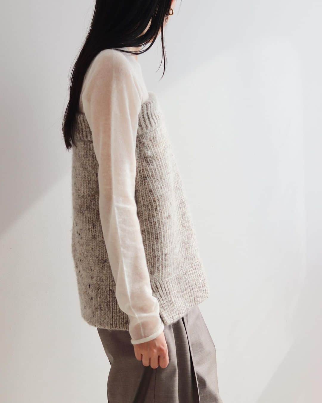 plageのインスタグラム：「R’IAM-PLAGE 2023AW 11/4sat.ON SALE ⁡ ⁡ ・R’IAM 2way ニットミニスカート No.23060922603040 ¥22,000 col:ベージュ size:free ※ビスチェとして使用 ⁡ ・R’IAM モヘヤ シアープルオーバー No.23080922605040 ¥18,700 col:ホワイト/ブラック/グレー size:free ⁡ ・R’IAM LOGO Trousers パンツ No.23030922311040 ¥27,500 col:ベージュ/グレー size:34/36/38 ⁡ ⁡ ※WEB予約販売中 11/4 10時通常販売開始予定 ⁡ ⁡ ⁡ #Plage #プラージュ #baycrews #ベイクルーズ #fashion #ファッション #coordinate #コーディネート #RIAMPLAGE」