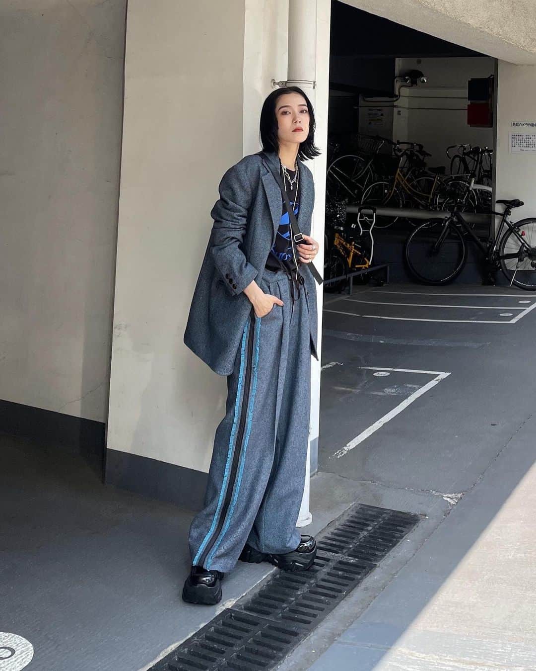 のインスタグラム：「ㅤㅤㅤㅤㅤㅤㅤㅤㅤㅤㅤㅤㅤ #SLY_info @yoshimi_toide 【160cm】 ルミネエスト新宿スタッフ __________________________________ SLY店舗・WEBSTORE・ZOZOTOWNにて販売中 ☑︎WOOL BLEND GUNCLUB CHECK JK (030GAZ30-3180) M/BRN,M/BLU ㅤㅤㅤㅤㅤㅤㅤㅤㅤㅤㅤㅤㅤ ☑︎SUPER WELL L/S T/SH (030GAA90-5040) WHT,T.GRY,BLK  ☑︎WOOL BLEND GUNCLUB CHECK PT (030GAZ31-3190) M/BRN,M/BLU ㅤㅤㅤㅤㅤㅤㅤㅤㅤㅤㅤㅤㅤ ☑︎CHUNKY TECH F/LEATHER SNEAKER (030GAR55-3310) BLK,M/BRN __________________________________ ※配送の都合により発売日が異なる場合がございます。 ※店舗により在庫状況が異なります。 #SLY #SLY_fav」