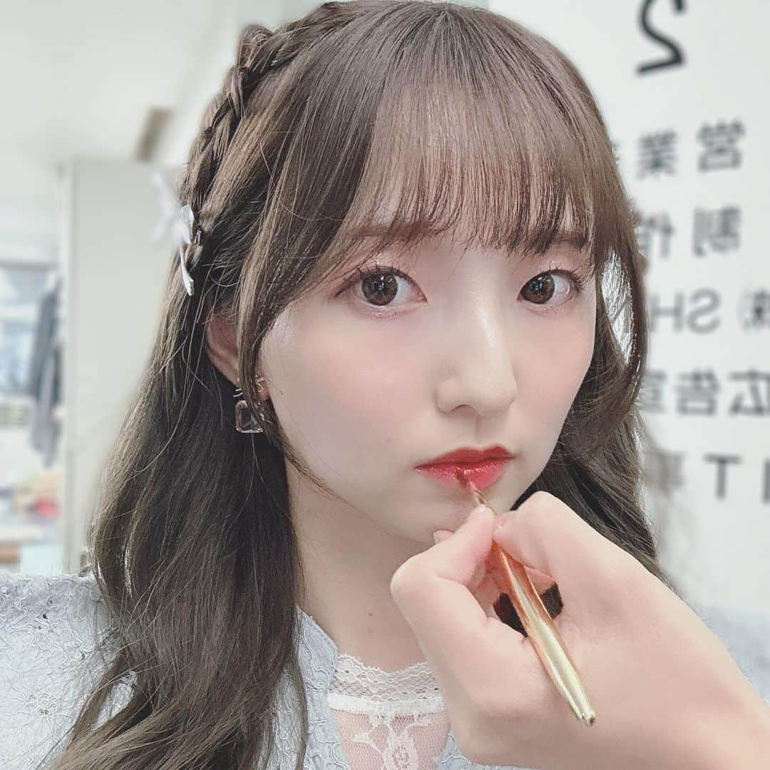 田中美海さんのインスタグラム写真 - (田中美海Instagram)「2023.10.29 🩵🤍 ⁡ 『田中美海の高知ロケに山崎エリイがついてきちゃいました』 通称『ロケきちゃ』のDLカード発売記念イベントでした🎉 ⁡ マグロじゃないよ！カツオだよ！エリイちゃん！🐟 色々な発言が飛び出して終始笑っぱなしでしたね🤣 衣装も毎回示し合わせてないのに揃うの何パワー？？？ ⁡ アーカイブの配信チケットもありますので イベント限定の映像もう一回見たい！とか どんな内容だったのか知りたい！って方は是非！ 特にオフムービーは……素すぎて酷かった😂 カメラというものを意識しないありの〜ままの〜 私が見られると思います笑笑 ⁡ そしてなんといってもエリイちゃん！！！ もう最早『ついてきちゃいました』ではない。 『ついてきてくれました！！！！』だよ！！！ ありがとうねえ、エリイちゃん…。 エリイちゃんといると心がほくほくする。 きっとみんなも同じ気持ち🤝 ⁡ 私たちのロケを見守ってくださり本当にありがとうございました！！ 次は私がついてきちゃおうかな〜〜 ⁡ この後高知ロケの写真も改めてまとめてUPしたいと思います！  👗: #lilybrown  ⁡ #ロケきちゃ #山崎エリイ ちゃん #いとしのエリイ」10月30日 13時42分 - minazou_in_sta