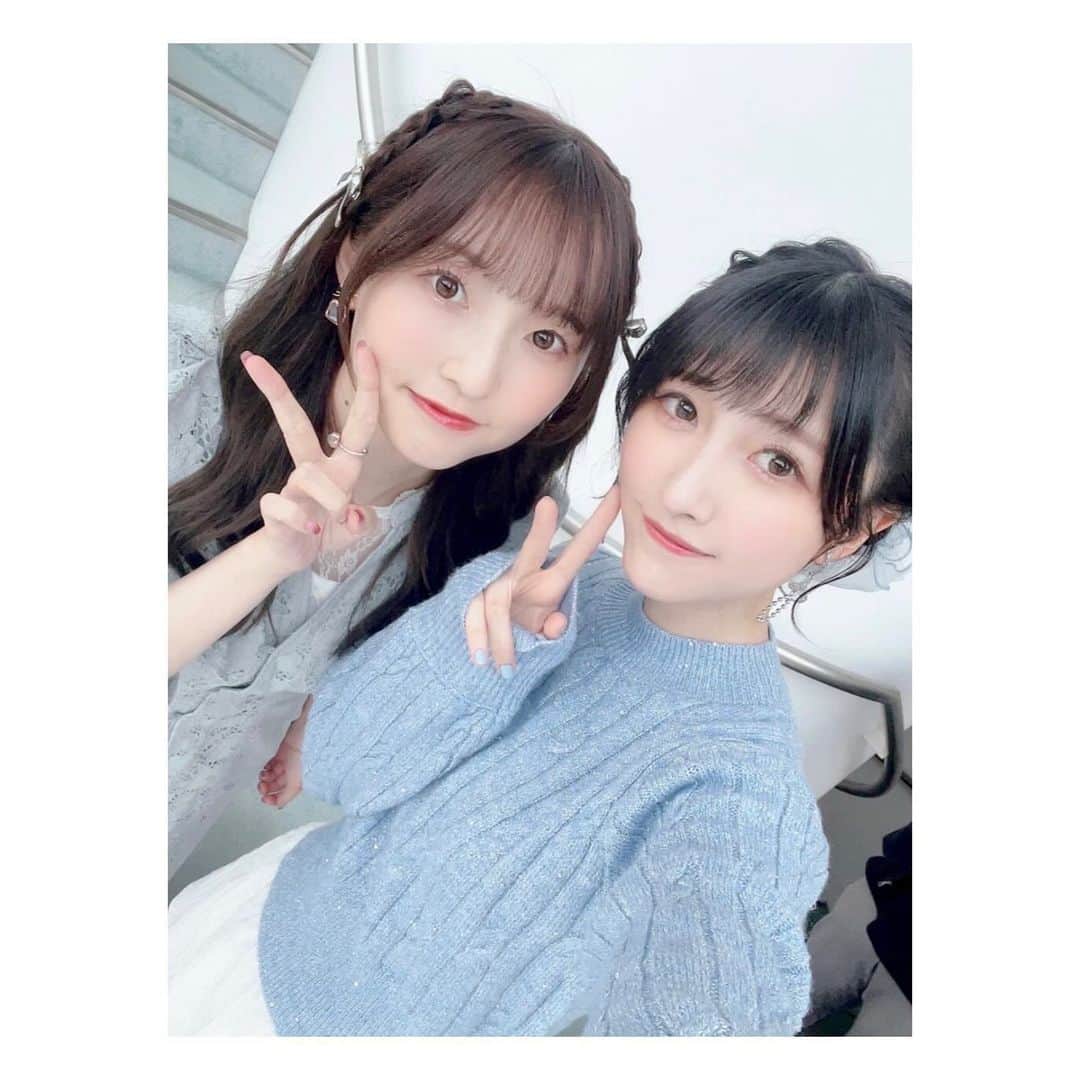 田中美海さんのインスタグラム写真 - (田中美海Instagram)「2023.10.29 🩵🤍 ⁡ 『田中美海の高知ロケに山崎エリイがついてきちゃいました』 通称『ロケきちゃ』のDLカード発売記念イベントでした🎉 ⁡ マグロじゃないよ！カツオだよ！エリイちゃん！🐟 色々な発言が飛び出して終始笑っぱなしでしたね🤣 衣装も毎回示し合わせてないのに揃うの何パワー？？？ ⁡ アーカイブの配信チケットもありますので イベント限定の映像もう一回見たい！とか どんな内容だったのか知りたい！って方は是非！ 特にオフムービーは……素すぎて酷かった😂 カメラというものを意識しないありの〜ままの〜 私が見られると思います笑笑 ⁡ そしてなんといってもエリイちゃん！！！ もう最早『ついてきちゃいました』ではない。 『ついてきてくれました！！！！』だよ！！！ ありがとうねえ、エリイちゃん…。 エリイちゃんといると心がほくほくする。 きっとみんなも同じ気持ち🤝 ⁡ 私たちのロケを見守ってくださり本当にありがとうございました！！ 次は私がついてきちゃおうかな〜〜 ⁡ この後高知ロケの写真も改めてまとめてUPしたいと思います！  👗: #lilybrown  ⁡ #ロケきちゃ #山崎エリイ ちゃん #いとしのエリイ」10月30日 13時42分 - minazou_in_sta