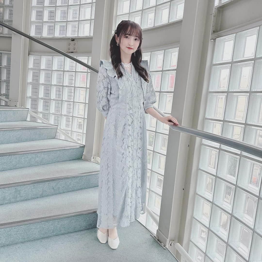 田中美海さんのインスタグラム写真 - (田中美海Instagram)「2023.10.29 🩵🤍 ⁡ 『田中美海の高知ロケに山崎エリイがついてきちゃいました』 通称『ロケきちゃ』のDLカード発売記念イベントでした🎉 ⁡ マグロじゃないよ！カツオだよ！エリイちゃん！🐟 色々な発言が飛び出して終始笑っぱなしでしたね🤣 衣装も毎回示し合わせてないのに揃うの何パワー？？？ ⁡ アーカイブの配信チケットもありますので イベント限定の映像もう一回見たい！とか どんな内容だったのか知りたい！って方は是非！ 特にオフムービーは……素すぎて酷かった😂 カメラというものを意識しないありの〜ままの〜 私が見られると思います笑笑 ⁡ そしてなんといってもエリイちゃん！！！ もう最早『ついてきちゃいました』ではない。 『ついてきてくれました！！！！』だよ！！！ ありがとうねえ、エリイちゃん…。 エリイちゃんといると心がほくほくする。 きっとみんなも同じ気持ち🤝 ⁡ 私たちのロケを見守ってくださり本当にありがとうございました！！ 次は私がついてきちゃおうかな〜〜 ⁡ この後高知ロケの写真も改めてまとめてUPしたいと思います！  👗: #lilybrown  ⁡ #ロケきちゃ #山崎エリイ ちゃん #いとしのエリイ」10月30日 13時42分 - minazou_in_sta