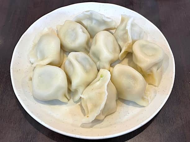 小野瀬雅生さんのインスタグラム写真 - (小野瀬雅生Instagram)「横浜中華街の山東2号店でウマウマウー☆サンマー麺は自分的に珍しいセレクト☆他のお客様オーダー多し☆自分も乗ってみた☆イワユルサンマーメンとは違うルックス違う味わい☆塩味スープの品の良さ☆麺の歓び☆もやしあんかけはピーマンが主張強し☆特殊サンマーメン☆だけど素晴らしい☆気に入りました☆ヒジョーにウマイ☆名物の水ギョーザを30年ぶりくらいに戴く☆ココナッツの効いた独特のタレ☆オリエンタル☆エキゾチック☆パイコー飯もエキゾチック☆甘めの味付けがイイ☆青菜シャキシャキ☆パイコーは骨があるのでチュウイ☆他にも気になるメニューアリ☆また伺います♫ #山東2号店 #山東 #サントン #横浜中華街 #サンマー麺 #水ギョーザ #パイコー飯 #小野瀬雅生 #onosemasao #ウマウマウー #特殊サンマーメン #塩味スープ #ピーマンの主張 #品の良さ #麺の歓び #程好さ #スキスキスー #気に入りました #オリエンタル #エキゾチック #横浜美味礼賛」10月30日 13時58分 - onosemasao