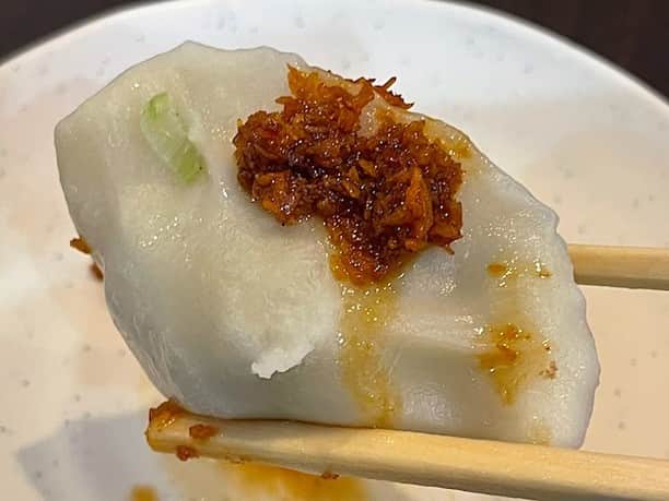 小野瀬雅生さんのインスタグラム写真 - (小野瀬雅生Instagram)「横浜中華街の山東2号店でウマウマウー☆サンマー麺は自分的に珍しいセレクト☆他のお客様オーダー多し☆自分も乗ってみた☆イワユルサンマーメンとは違うルックス違う味わい☆塩味スープの品の良さ☆麺の歓び☆もやしあんかけはピーマンが主張強し☆特殊サンマーメン☆だけど素晴らしい☆気に入りました☆ヒジョーにウマイ☆名物の水ギョーザを30年ぶりくらいに戴く☆ココナッツの効いた独特のタレ☆オリエンタル☆エキゾチック☆パイコー飯もエキゾチック☆甘めの味付けがイイ☆青菜シャキシャキ☆パイコーは骨があるのでチュウイ☆他にも気になるメニューアリ☆また伺います♫ #山東2号店 #山東 #サントン #横浜中華街 #サンマー麺 #水ギョーザ #パイコー飯 #小野瀬雅生 #onosemasao #ウマウマウー #特殊サンマーメン #塩味スープ #ピーマンの主張 #品の良さ #麺の歓び #程好さ #スキスキスー #気に入りました #オリエンタル #エキゾチック #横浜美味礼賛」10月30日 13時58分 - onosemasao