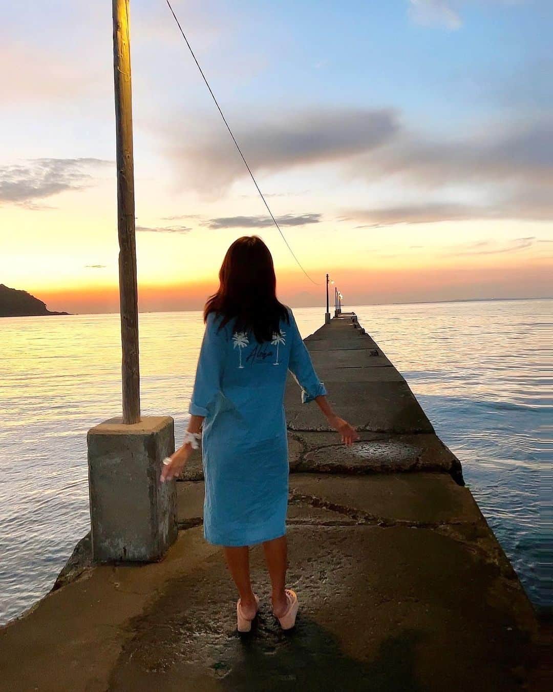神谷麻美さんのインスタグラム写真 - (神谷麻美Instagram)「#sunset 🌅❤️✨️   #縁結び ❤️だっけ❣️❓⛩❤️✨️   #お祈り したぁ❣️❣️👸🫶👼🏻‎❤️✨️  @aloha_lounge_lanai   #ラナイダイビングスクール」10月30日 14時12分 - asamice428