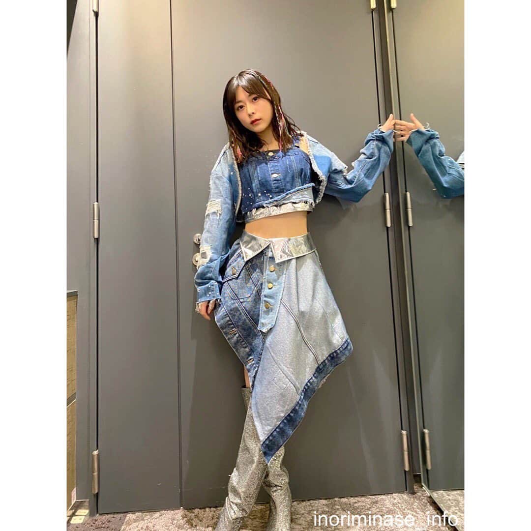 水瀬いのりさんのインスタグラム写真 - (水瀬いのりInstagram)「#SCRAPART ツアー   1.5着目！⭐︎ さっきの1着目の黒ドレスの下にに着込んでいたセットアップにジャケットを羽織るという早替え！ホールとアリーナで着替えスペースやルートが違うから毎回ドキドキの早替えだった！みんなのおかげで大成功！」10月30日 14時12分 - inoriminase_info