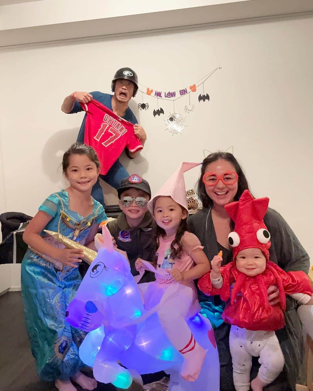 エリナ シルカのインスタグラム：「Halloween 2023 return of the baby squid 🦑」