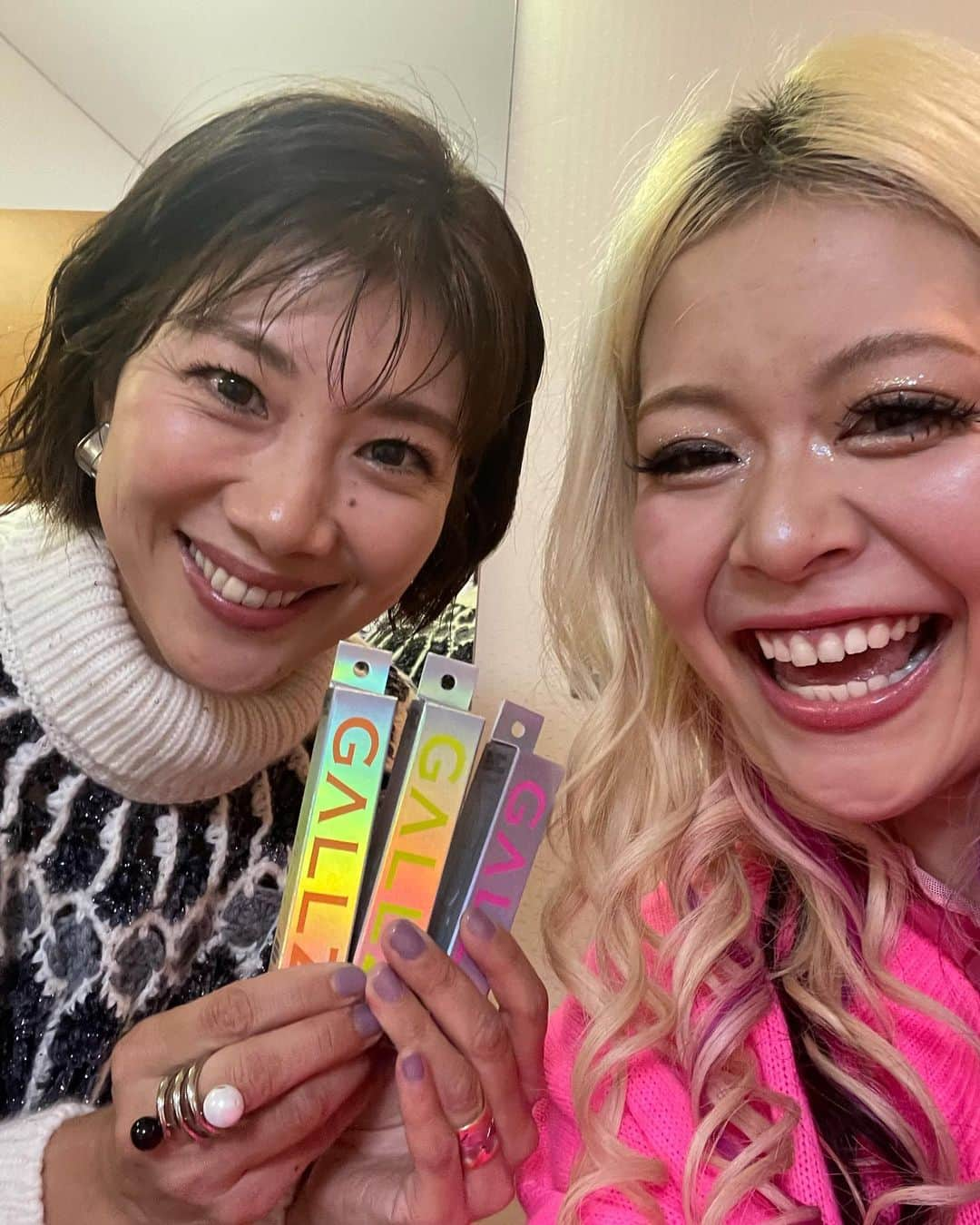 荒川さんのインスタグラム写真 - (荒川Instagram)「さんま御殿💖💖💖💖💖💖💖💖💖💖💖💖💖💖💖💖  熊元さんと出させて頂きました💖💖💖💖💖💖😭😭😭😭😭😭😭😭😭😭😭😭😭😭 夢のようだ💖💖💖💖💖💖💖 らぶゆー😭😭😭💖💖💖💖  熊元さん、ヒット賞おめでとうございます💖💖💖💖💖💖💖💖😭😭😭😭😭😭 パンチラインすぎたｗｗｗｗｗｗｗｗｗｗｗｗｗｗｗｗｗｗｗｗｗｗｗｗｗｗｗ 熊元さんのこと好きすぎておせっかいするの控えます😅💖💖💖💖💖（笑）  アンミカ軍団最強すぎました🤣💖💖（笑）熊元さんこれからも話聞いてくださーい💖(恋への制御は効きませんが😋w)  #トークでぶつかりまくりましたね（笑） #まぢうちらって感じ🤣（笑）  潮田さんが　@gallz_cosmetics  GALLZ収録につけてくださいました🥲✨💖💖💖💖💖💖めちゃ嬉しかったです😭💖💖 アスリートの皆さんって本当かっこいいなあ😭💖🥲✨🙏  芹澤さんからもCD頂きました💖🙏🙇‍♂️😭💖💖💖 声優軍団まぢで最強すぎた、、、、 （笑）おもろすぎました🤣💖  皆さんありがとうございました！！！！」10月30日 14時26分 - khkhkhzk