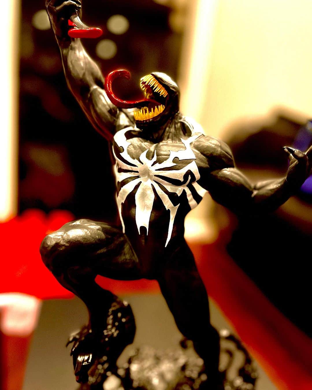 清塚信也さんのインスタグラム写真 - (清塚信也Instagram)「かっこよすぎる。格好が良過ぎる。Too cool。 #SIEさんから頂きました  #今日からゲーム始める #spiderman」10月30日 14時29分 - shinya_kiyozuka
