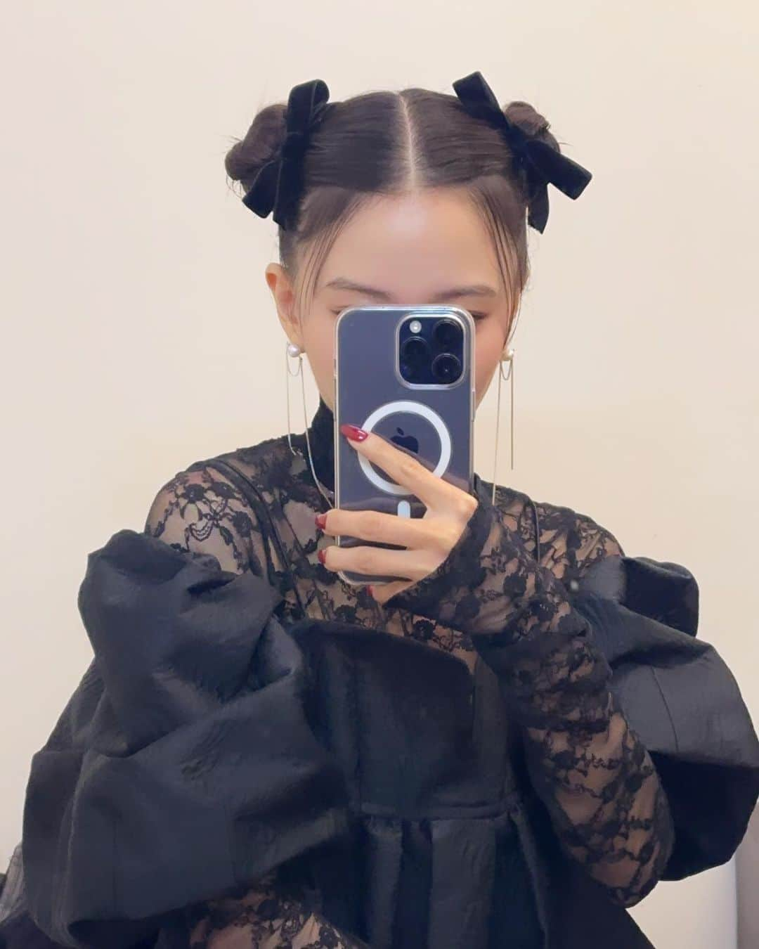 山本舞香のインスタグラム：「🦋🦋🖤🖤」