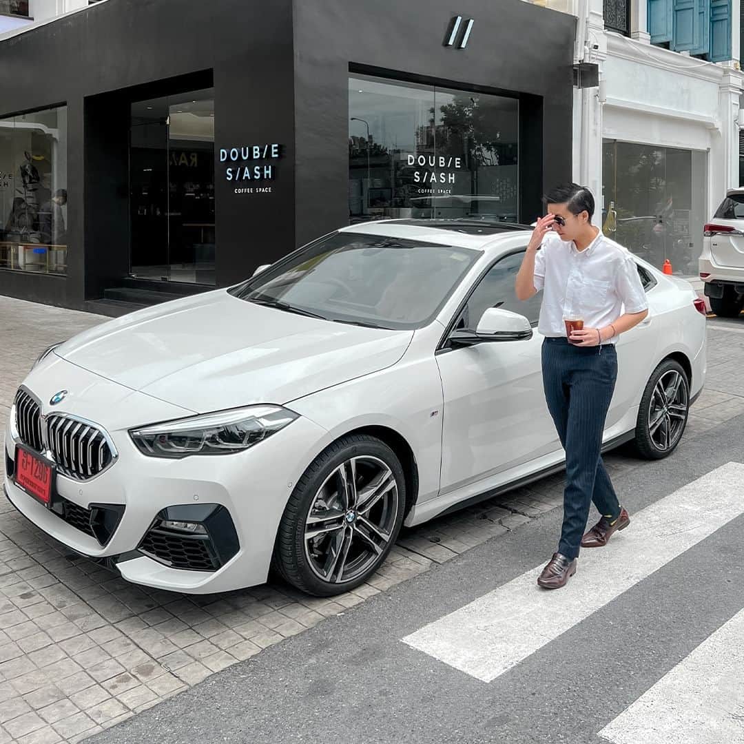 BMW Thailandのインスタグラム：「สนุกให้เต็มที่กับชีวิตในทุกๆ วัน THE 2 ยนตรกรรมสปอร์ตคอมแพกต์ที่จะให้คุณได้พบกับช่วงเวลาดีๆ แบบไม่รู้จบ พร้อมกับความสวยงามของการออกแบบที่จะทำให้ตกหลุมรักในการออกแบบอันโดดเด่นและแฝงเอาไว้ด้วยความสปอร์ตยิ่งกว่า  Credit Photo - IG : @teeteeoo  #BMW #BMWTH #JOYisBMW #สุนทรียภาพแห่งการขับขี่ #THE2」