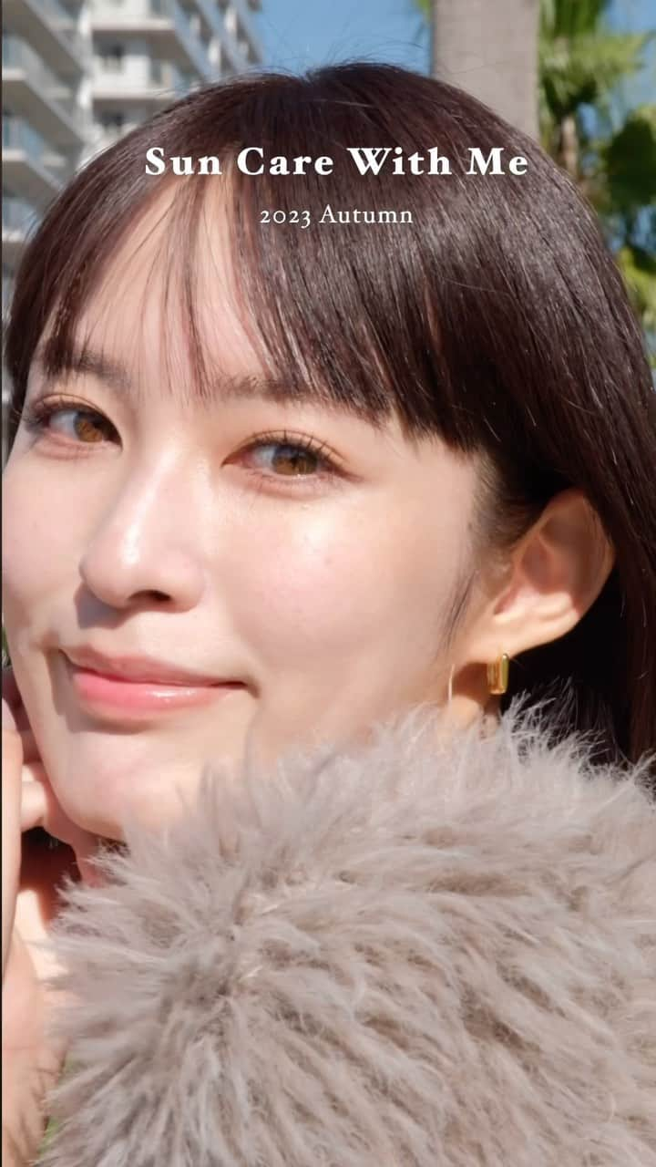 アネッサのインスタグラム：「Sun Care×Makeup🌞❤︎  最近涼しくなってきたから 日中も過ごしやすい😳！ 秋も紫外線対策もしたいけど 日中の乾燥も気になってきましたね、、、  日焼け止めといえば個人的に ANESSAのイメージなんだけど 実は下地としても優秀な “UV美容乳液“があるのは知ってた？👀  テクスチャーも軽めでベタつく感じもないし 仕上がりは自然なハリが出て 健康的な肌に仕上がる気がする！  紫外線カットだけではなく 太陽光を美容効果のある光に 変換する技術が含まれているので（すごい） 今までなるべく避けたい存在だった 太陽が味方になってくれるアイテム👏  涼しくてお出かけも増えると思うから 思いっきり楽しみましょ～👀❤︎  【商品情報】 アネッサ デイセラム 参考小売価格:3,850円(税込) ・〈日中用乳液・化粧下地〉30mL ・SPF50+/PA++++  #PR #ANESSA #アネッサ #デイセラム #UV美容乳液 #スキンケアUV #オールインワンビューティーパクト」