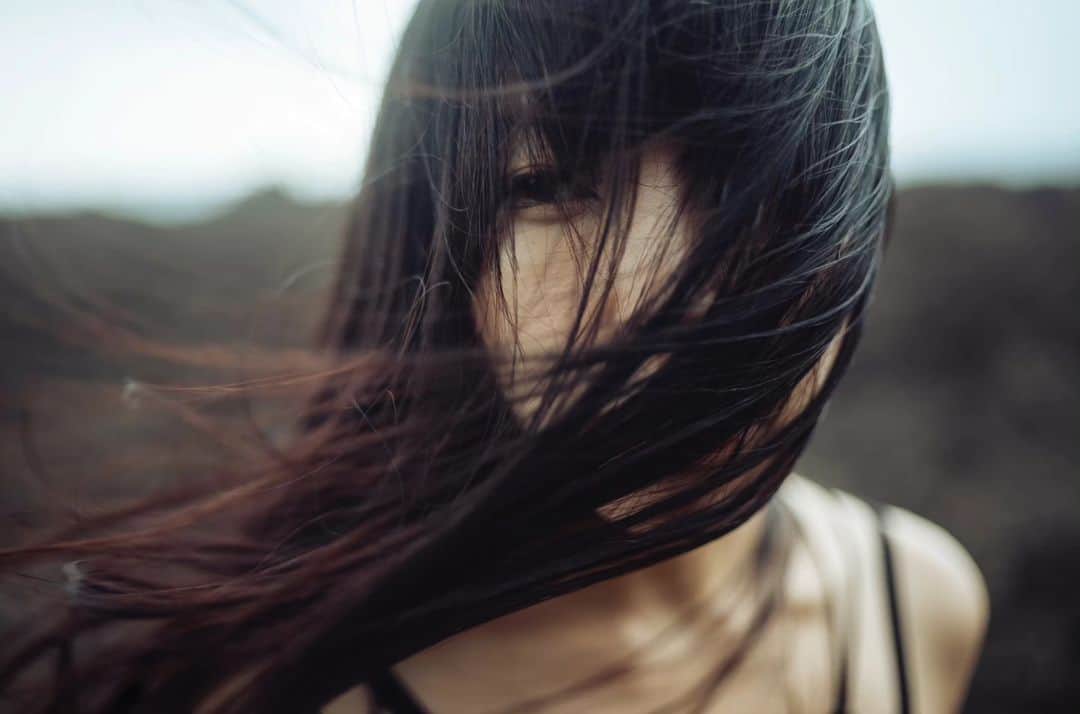 高橋伸哉のインスタグラム：「写真集「impermanence」12月1日発売。 amzn.to/3tAtiwL 個展「impermanence」11月28日から12月3日。 ※写真は掲載作品ではありません。」