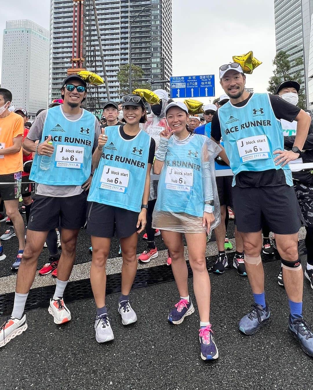 run+さんのインスタグラム写真 - (run+Instagram)「#横浜マラソン2023 onの皆様とサブ6チーム 撮ったり送って頂いた写真の一部🤏🏻 朝は降っていた雨も上がり晴れると後半は暑いほどに それでも横浜の空にはやっぱり青空がよく似合う！ #館山若潮マラソン でゴール出来て嬉しかったと言って頂いた @nao.echizenya さん 新山下あたりで会った🎃🎃 完走…もう泣きそう…と言ってくれた方私も嬉しくて…その泣きそうに私も泣きそう😭✨ そして可愛い女子二人組♡等々  沢山のランナーさんと共にFinish▛▜に向かう喜び #共走 そして沿道の応援や各所ボラすべての応援とボラに感謝🙏🏻 1つ1つのRUNや出会いが繋いでくれたこの機会に感謝🙏🏻 #今日も良いランでした  各地でマラソンDAYなこの日♡ #多賀沼エコマラソン #多摩川ハーフマラソン2023 #水戸黄門漫遊マラソン #金沢マラソン お疲れ様でした🙌🏻  ボラ @sawa9581 @ume @yoshika__f @purin_alamode_mika いっちゃん 給水・整備各所すべてのボラに🙏🏻  📣 @nosportsnolifehossy @222naoki &🍍族の皆様 @rie_05251 @mamarubanga @yasushi.shimada @yousan_fight マイメロなメーテルさん お会い出来た方も出来なかった方も🙏🏻  🍻  in 横ビ @umayanoshokutaku @richardstream2007 @fumikotetsu0920 @yuichi_jonetu.pj @ume_chan_dayoon   🎈 @_hide_ito_ @youichi.ikeda_ @molken @norihito.miwa @yasuhiro_abe_ @hijiri_sk @buikkisu @tuntunatamak @jun160_nakagawa @mimasato 素敵なペーサー陣、ご一緒ありがとうございました✨  マラソン仲間 @_hide_ito_ の言葉を借りるなら #マラソン最高 🙌  誰もが誰かの #ランドマーク🎈 には続きがある 走るあなたの #ランドマーク🎈  #共走 で繋ぐ走る楽しさ #一走一層 また次の機会にいかせるよう頑張ります🙋🏻‍♀️  #PB更新 サブ425への道 サブ4への道 サブ375への道 サブ35への道 #サブ4 #サブ375 いつかは #サブ35 #サブ45 #サブ5 #サブ6  #完走サポーター #完走サポート 目指せ #完走 #ハシリマシタグラム ハシリマスタグラム マラソン部  #横浜マラソン #横浜を走る世界が変わる  いまわたしができること runのために今できること 走れるって幸せ 走れるって当たり前じゃない 走るを楽しむ  ラン ランニング RUNNING ランナー runner  #ハシリマシタグラム ハシリマスタグラム マラソン部  #ランニング好きな人と繋がりたい #ランナーさんと繋がりたい  RunForSmile Runday RunLovesLife runstagram #走る楽しさ広げ隊 @runplus aday EveryDaySpecial instadaily」10月30日 18時35分 - runplus