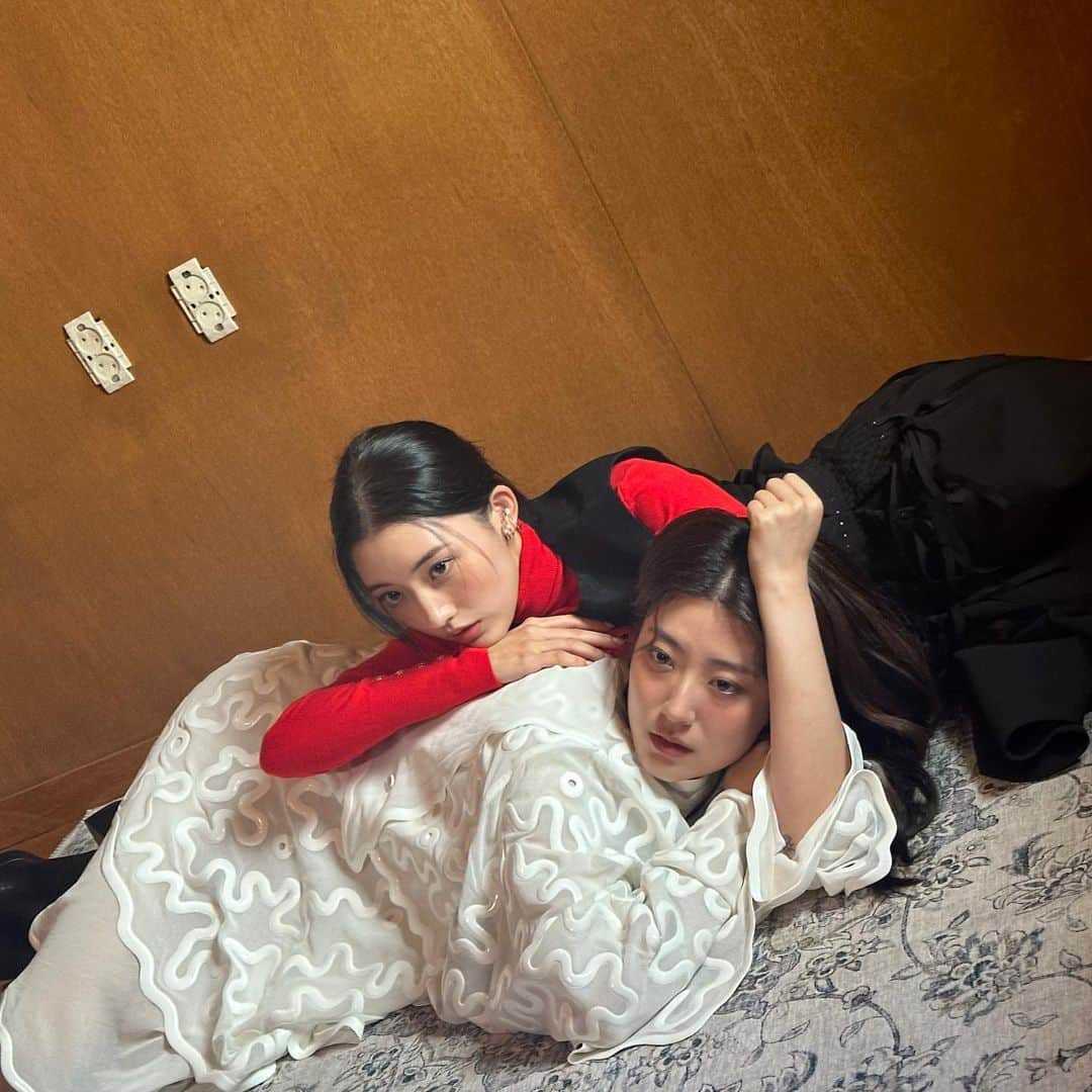 ナム・ジヒョンさんのインスタグラム写真 - (ナム・ジヒョンInstagram)「다비니 내꼬❣️거꾸로 봤을 때 더 닮아보이는 매직🙃🙂」10月30日 15時14分 - hyuniiiiiii_95917
