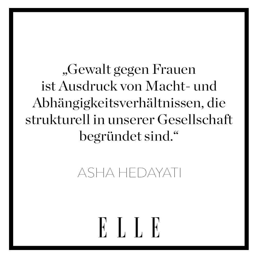 ELLE Germanyのインスタグラム：「Bei 115.314 Opfern von Partnerschaftsgewalt, die alleine im Jahr 2021 in Deutschland gezählt wurden, können wir nicht mehr von Einzelfällen sprechen, sondern müssen die strukturellen Probleme dahinter sehen. Diese Strukturen der Gewalt beschreibt Asha Hedayati in ihrem neuen Buch „Die stille Gewalt“. Immer wieder musste sie feststellen: Der Staat versagt, wenn es um häusliche Gewalt gegen Frauen geht. Jetzt auf Elle.de!  #häuslichegewalt #gewaltgegenfrauen #femaleempowerment #ehe #partnerschaft」