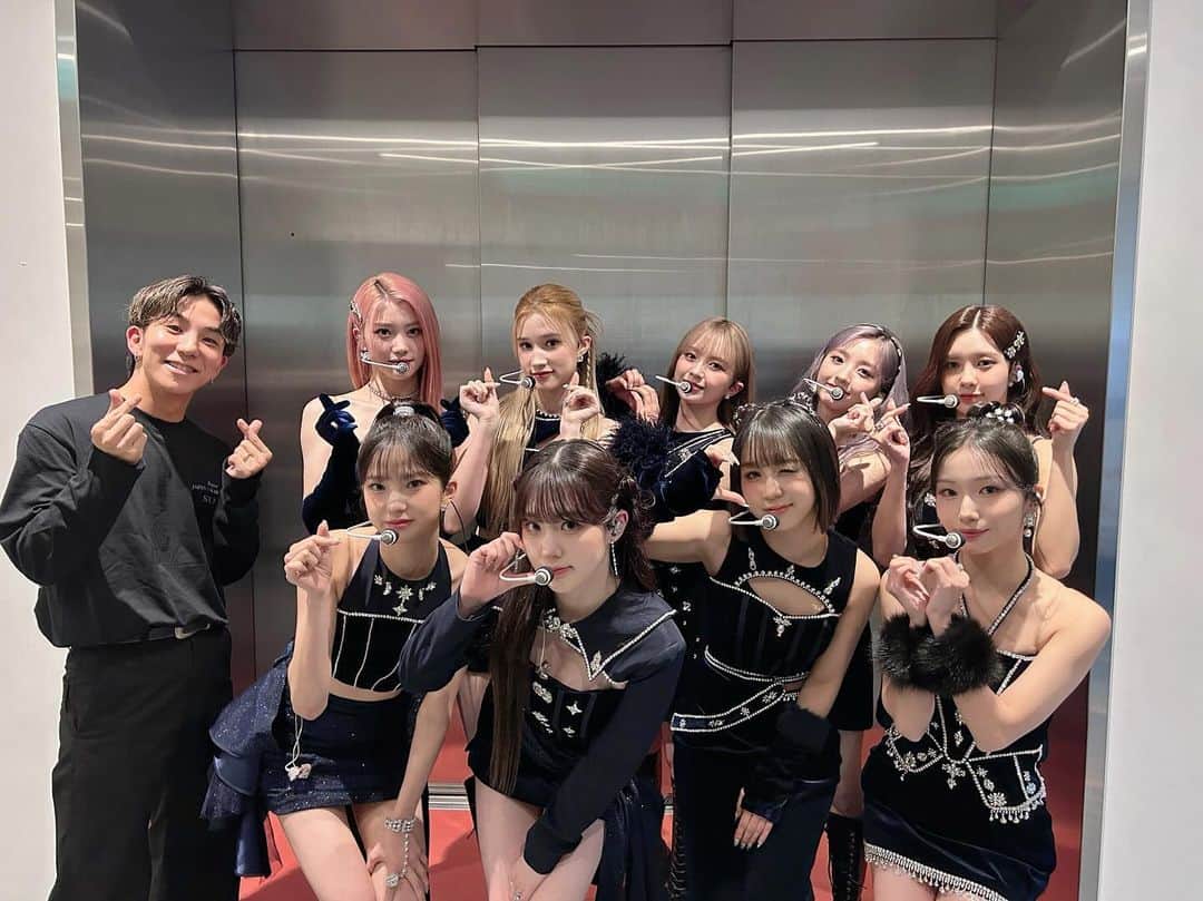 Kazuki Hamamotoのインスタグラム：「Kep1er日本初のファンミーティング ⁡ 『Kep1er JAPAN FAN MEETING  “𝑭𝒂𝒊𝒓𝒚 𝑭𝒂𝒏𝒕𝒂𝒔𝒊𝒂”』 ⁡ 演出させていただきました！ ⁡ タイトルの通り、会場は妖精の楽園となり、 妖精Kep1erの様々な魅力が溢れるパフォーマンスや、ファンミーティングならではのメンバーとKep1ianで一緒に楽しめる企画満載でとてもHappyな空間を作りました！ ⁡ Kep1erのみなさん 共に作り上げたスタッフのみなさん お疲れ様でした！！ ⁡ とりあえずGrand Prix踊りたい🏁 ⁡ #Kep1er #케플러 @official.kep1er」