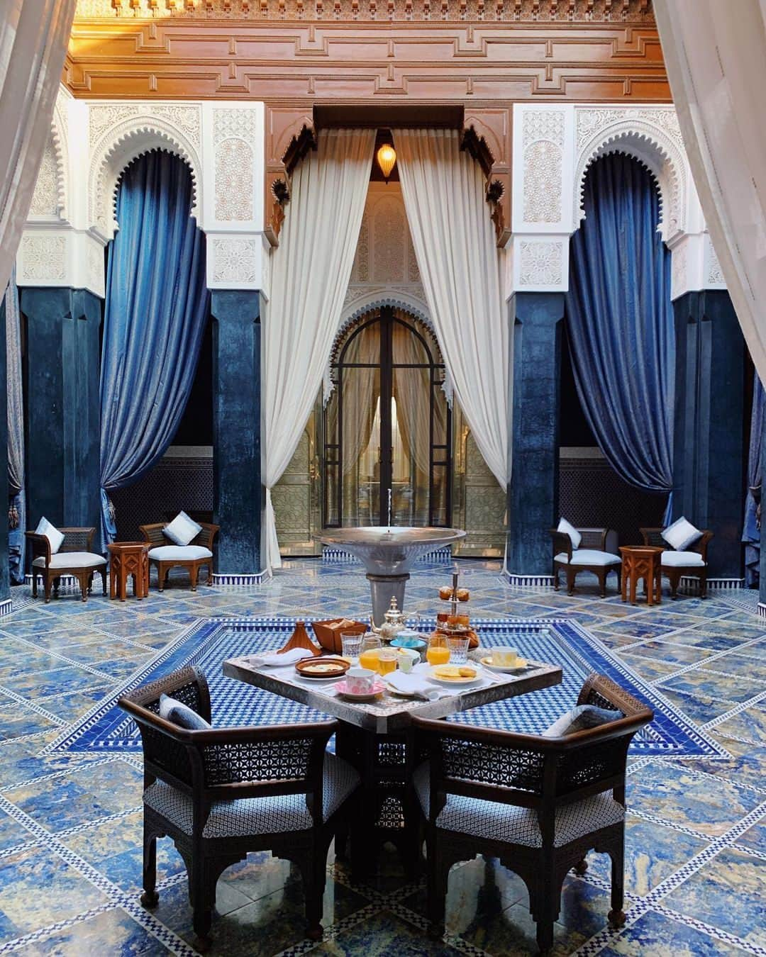 PicLab™ Sayingsさんのインスタグラム写真 - (PicLab™ SayingsInstagram)「Obsessed with the beautiful architecture at these unique stays in Morocco. 🇲🇦 Each one is more aesthetic than the last! If you could choose one of these places to stay, 1-6, which one would you choose?  Photos 1 & 5 @lamamouniamarrakech  Photos 2 & 6 @royalmansour  Photo 3 @amanjena_resort  Photo 4 @lasultanaoualidiaofficiel   📷 @lumadeline」10月31日 2時10分 - paradise