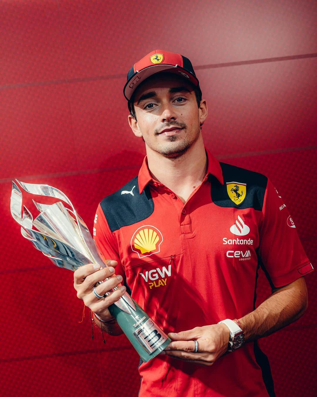 シャルル・ルクレールのインスタグラム：「First podium in Mexico 🇲🇽 Shame for what happened in the first lap with Checo, we were lucky on our side to finish the race with the damage we had.  See you next year ❤️」