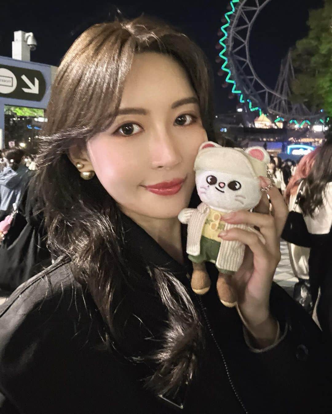 MIYABIのインスタグラム：「ツアー完走🫡 名古屋、大阪、東京参戦出来てとても楽しかった🎤初めて推しという存在が出来て全力でオタ活楽しんでます😂😂😂❤️ LIVEは言うまでもなく最高でした❤️喋りたいこと沢山だけど、かなり長くなりそうで辞めとく笑 次のカムバも楽しみ😊  最後に、やっぱりヒョンジンは最高に可愛い。🥺  #straykids  #5stardometour2023   #ヒョンジンペン」