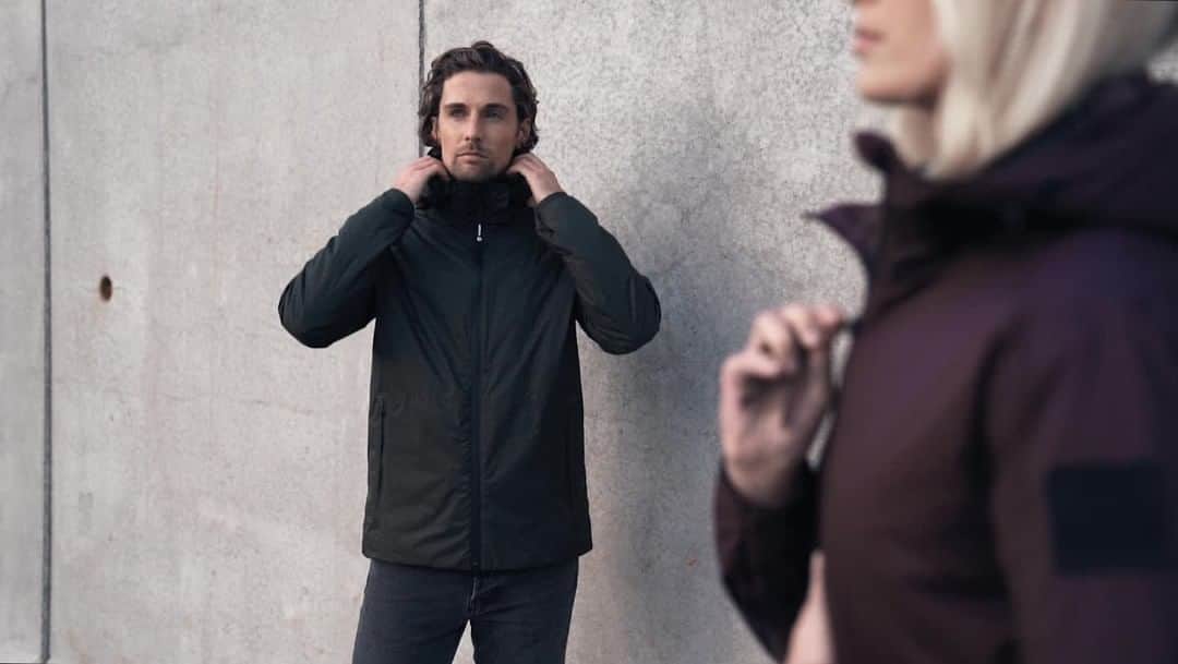 テンソンのインスタグラム：「Tenson's Transition Collection spells stylish comfortable protection from the elements - everyday urban lifestyle pieces that seamlessly transition you from summer to autumn without buying a whole new wardrobe. All styles in this collection feature Tenson’s proprietary MPC technology. ⁠ ⁠ #tenson #theswedishoutdoorbrand」