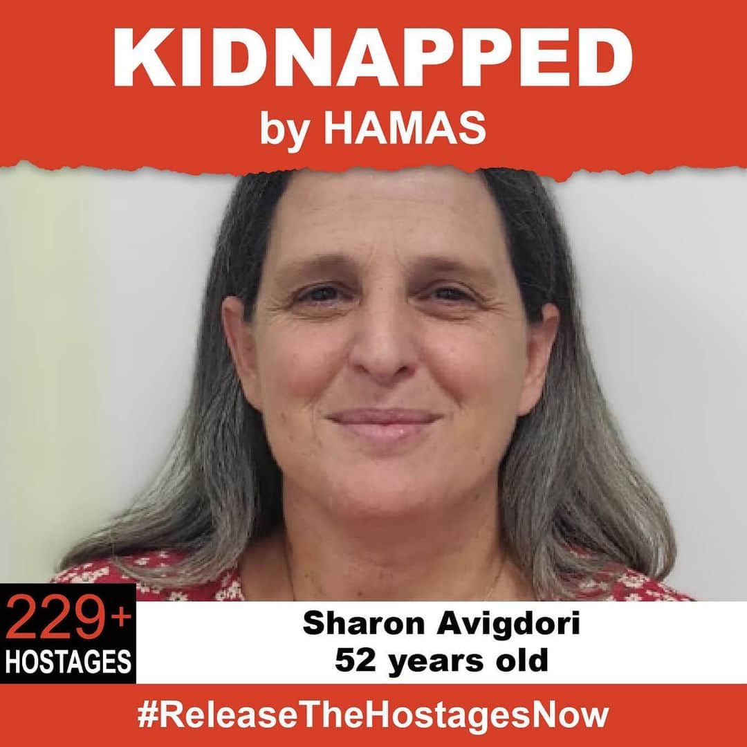 イリザ・シュレシンガーのインスタグラム：「On October 7th, 52 year old Sharon Avigdori was stolen from her family when Hamas terrorists invaded Israel. Sharon is one of 229+ hostages being held captive in Gaza in unknown conditions for over three weeks. She should be home with her family. Release Sharon now!  #ReleaseTheHostagesNow #NoHostageLeftBehind   To see photos of all of the hostages and to share a poster yourself, please visit @kidnappedfromisrael」